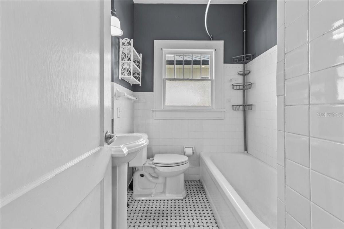 Image 22 of 37 For 322 11th Avenue N