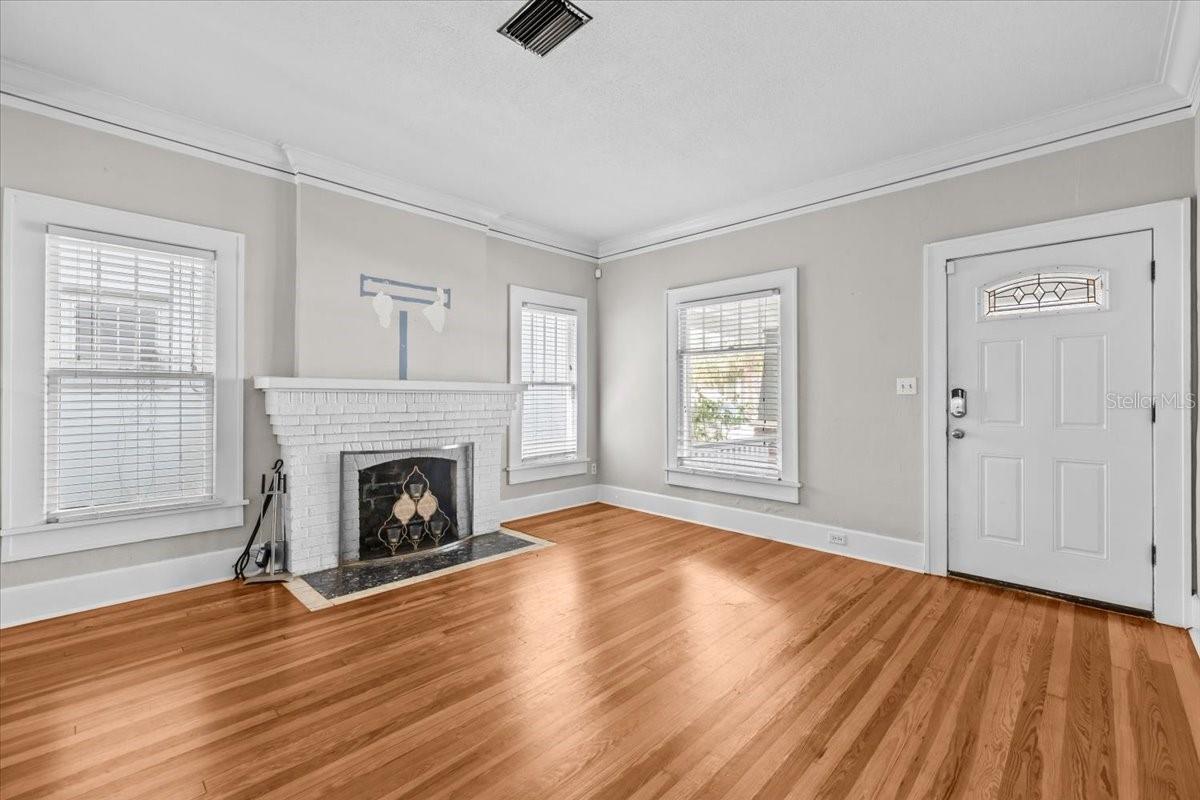 Image 7 of 37 For 322 11th Avenue N