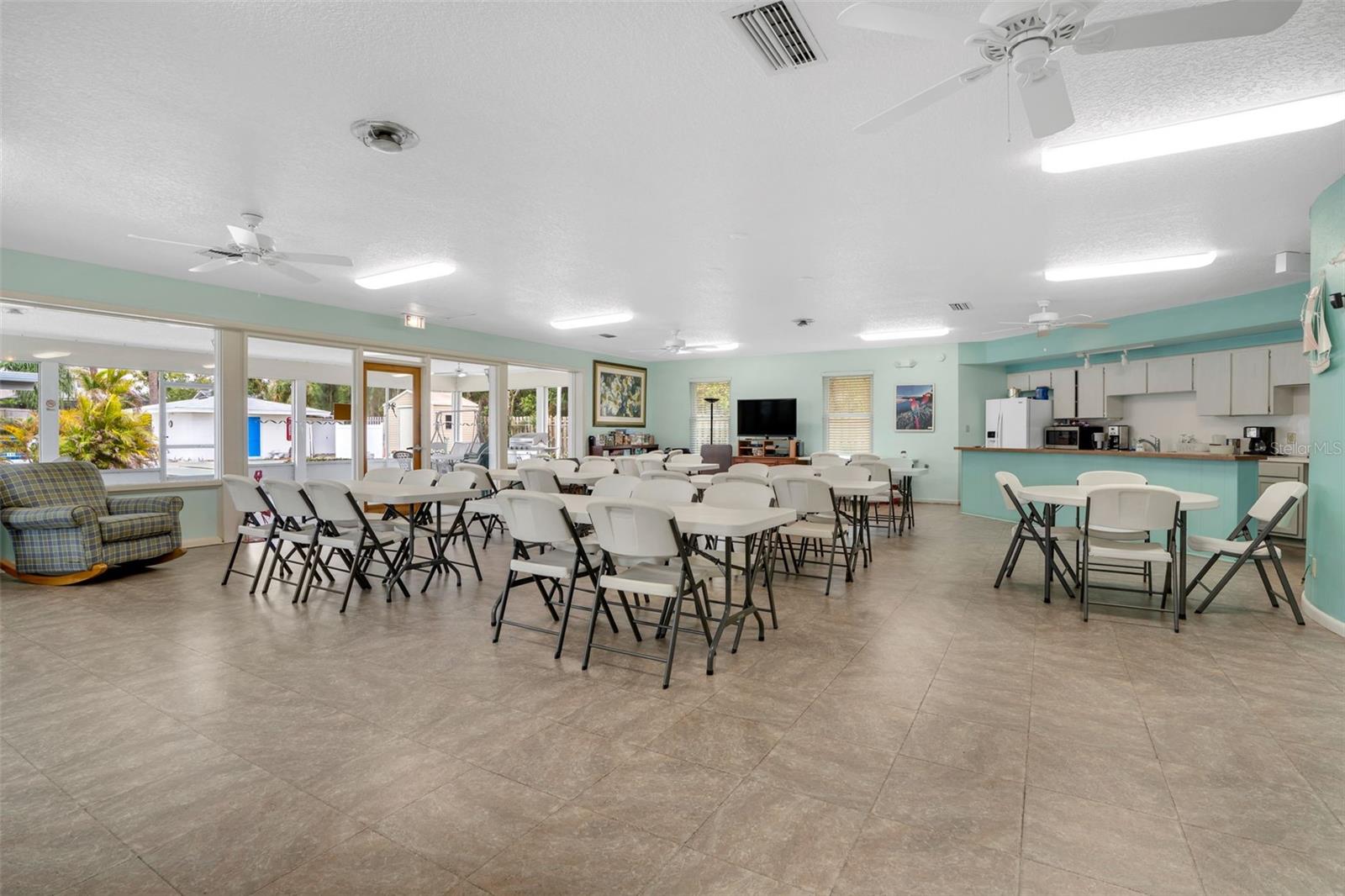 Image 25 of 28 For 12400 Park Boulevard 408