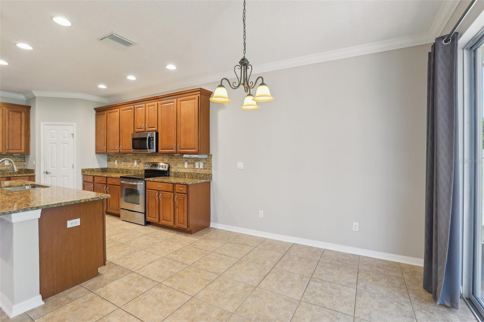 Image 9 of 44 For 1503 Yale Castle Court