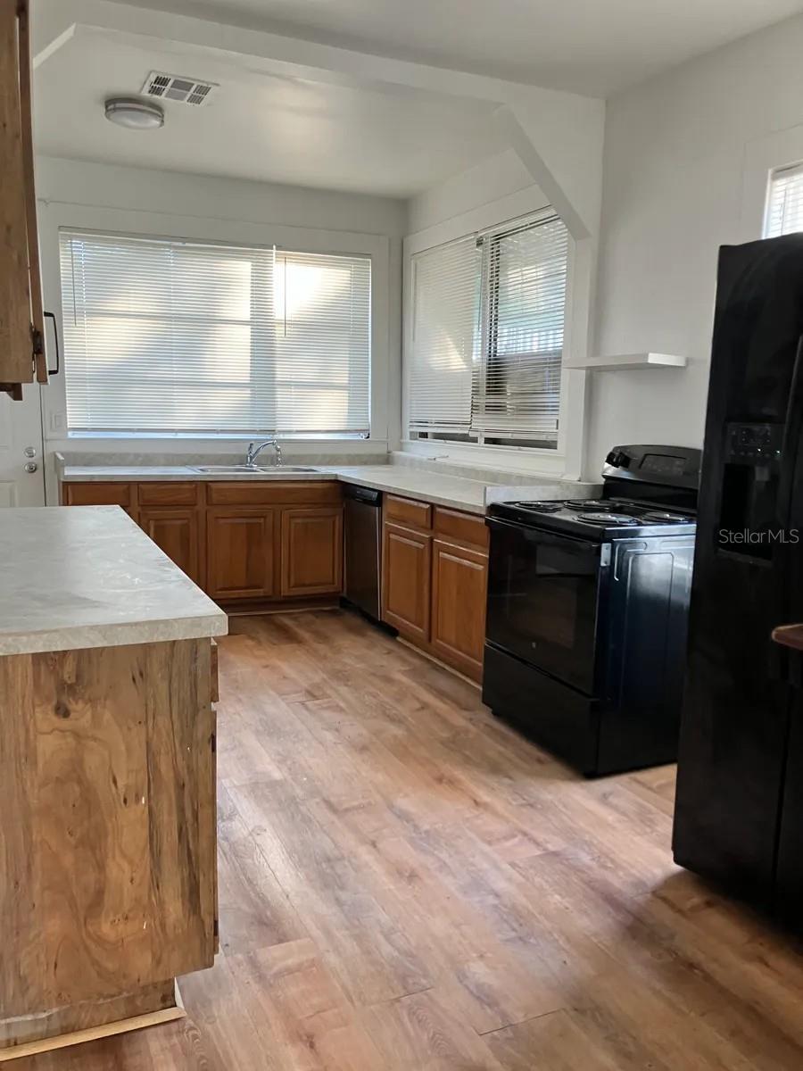 Image 8 of 20 For 38030 Howard Avenue