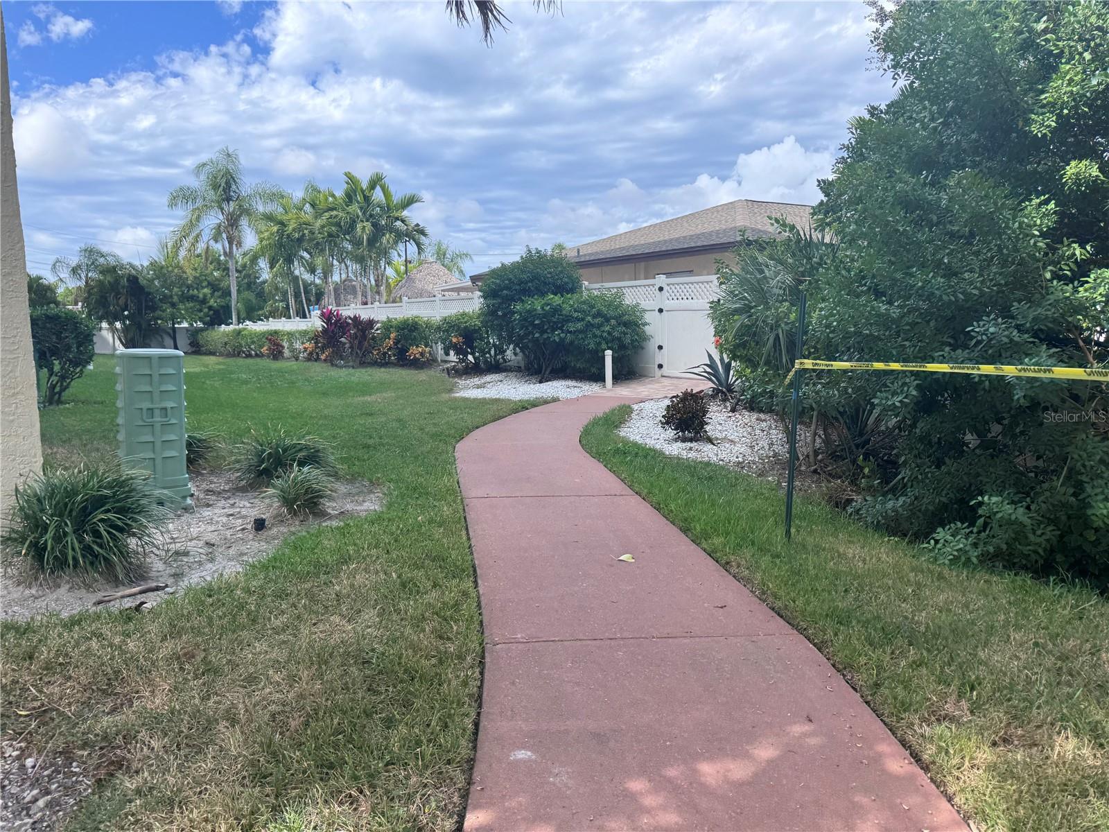 Image 27 of 38 For 800 Cove Cay Drive 5d