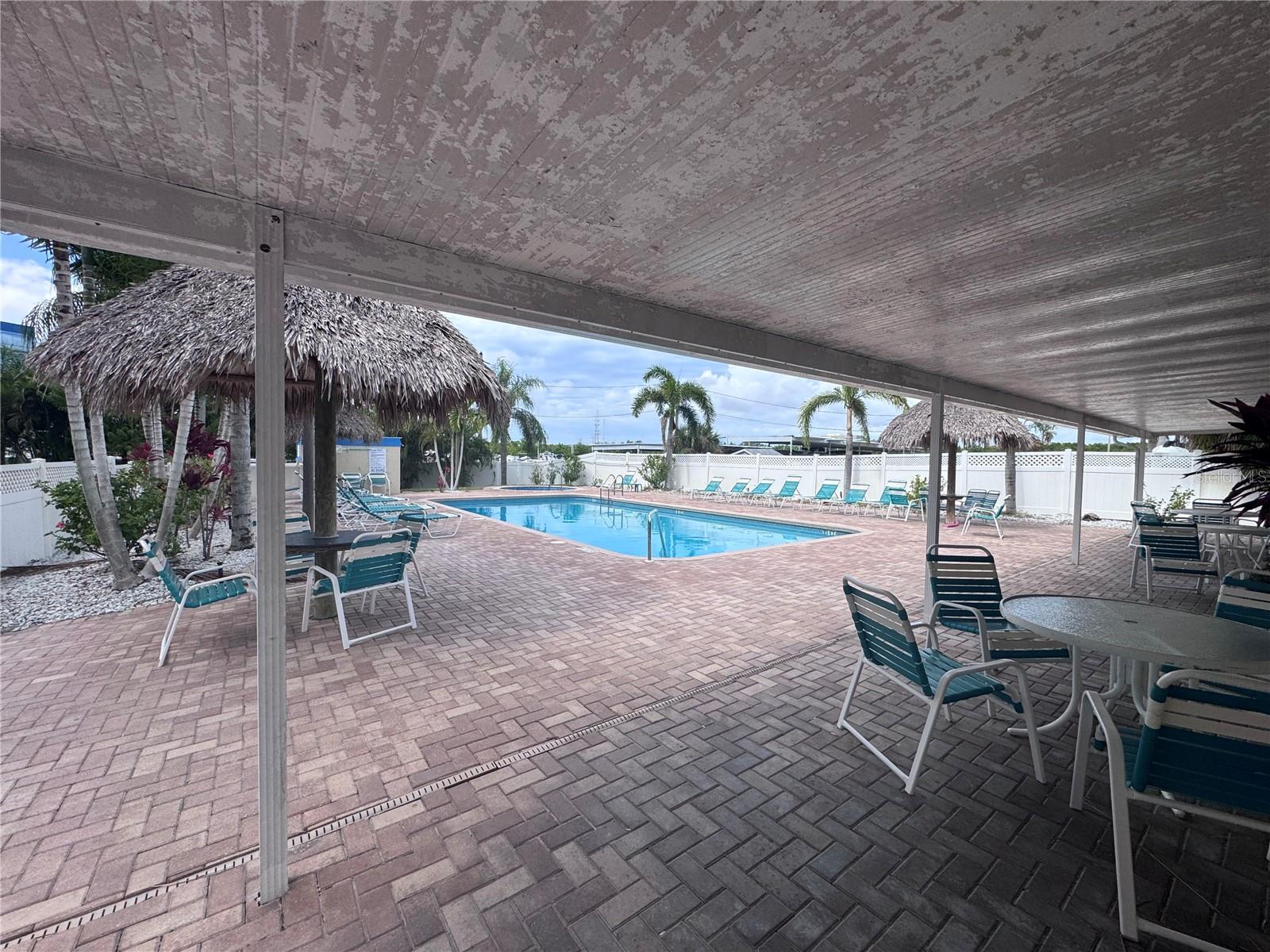 Image 28 of 38 For 800 Cove Cay Drive 5d