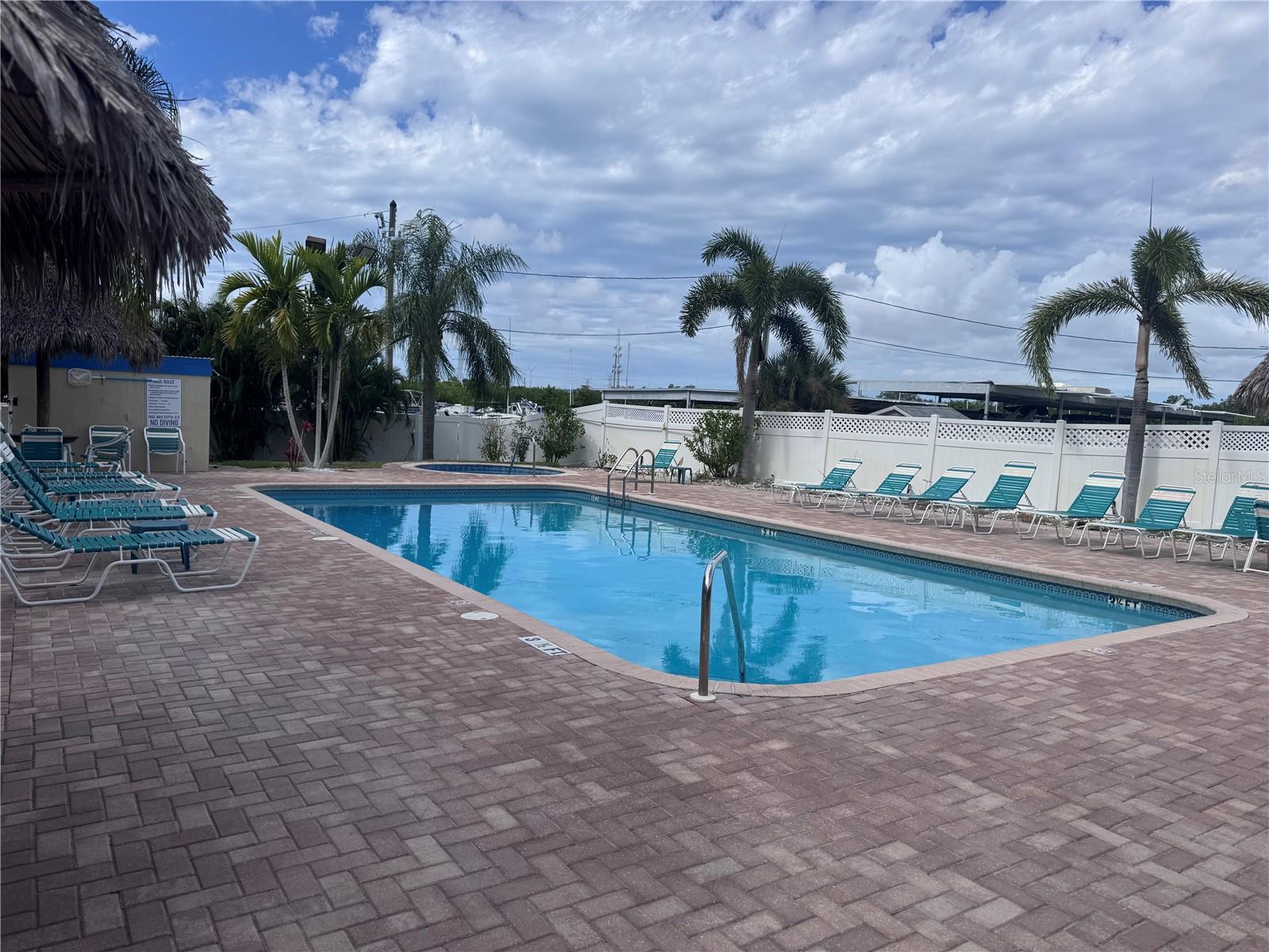 Image 30 of 38 For 800 Cove Cay Drive 5d