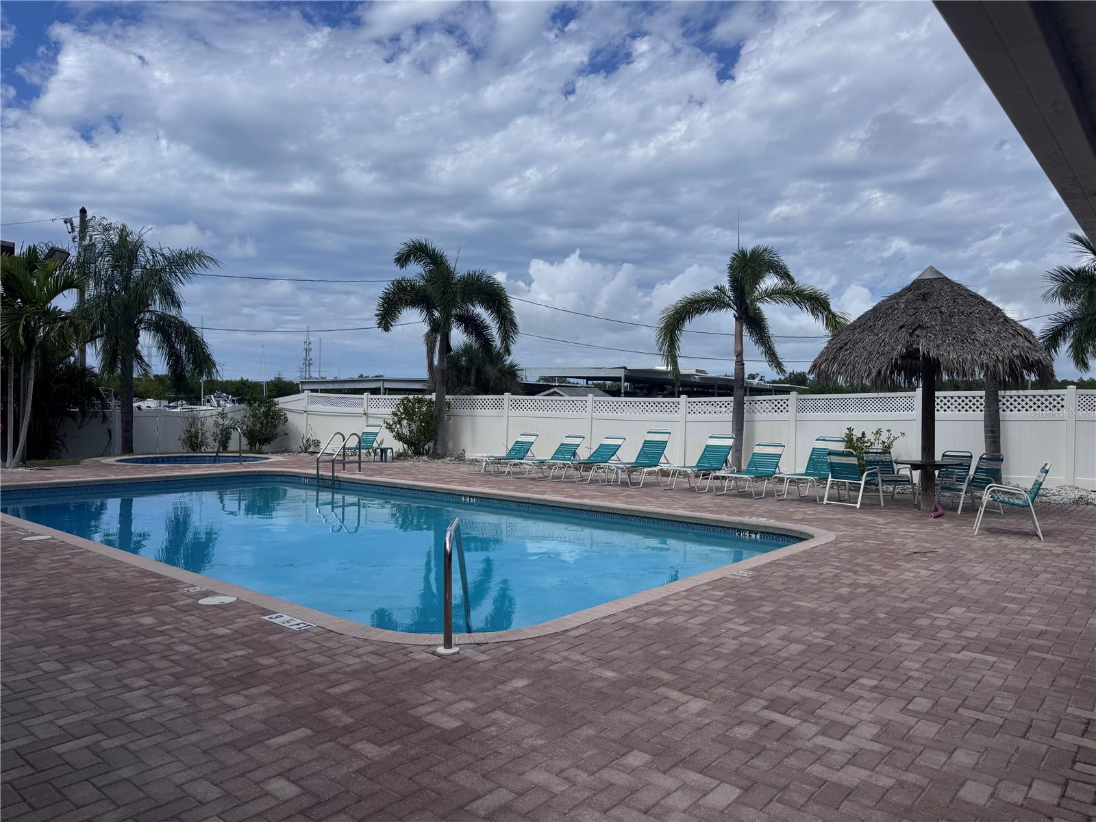 Image 31 of 38 For 800 Cove Cay Drive 5d