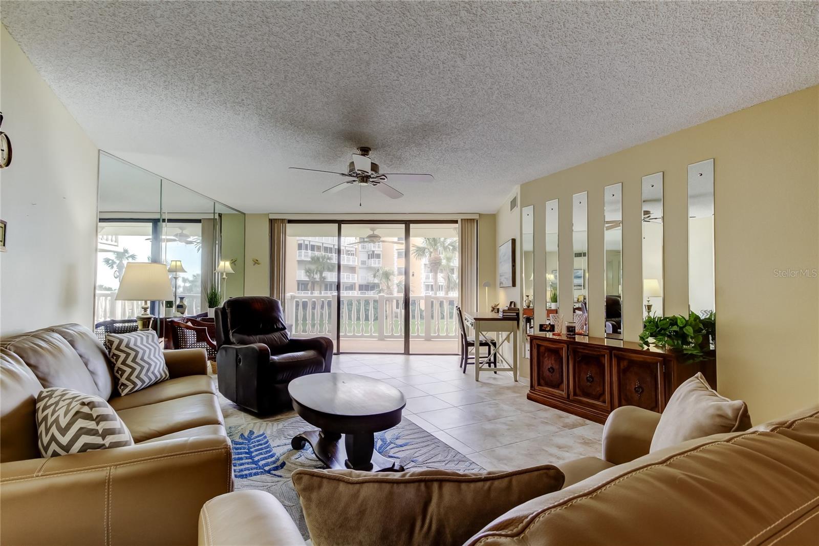 Listing photo id 15 for 6600 Sunset Way  112