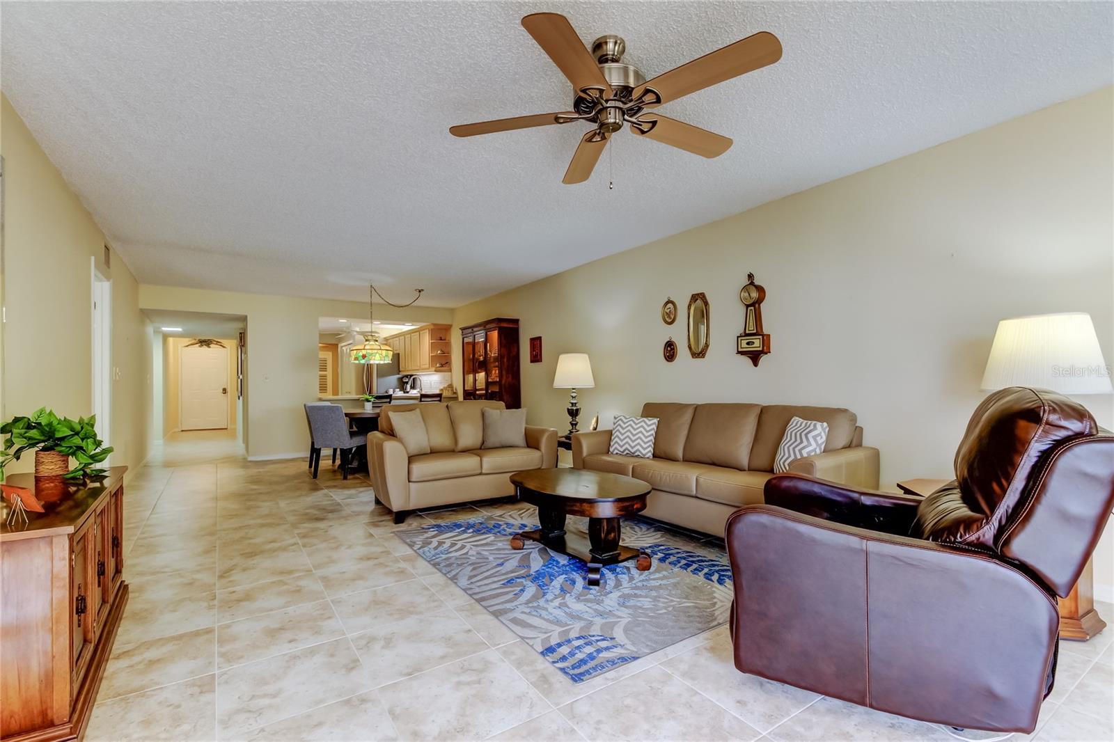 Listing photo id 17 for 6600 Sunset Way  112