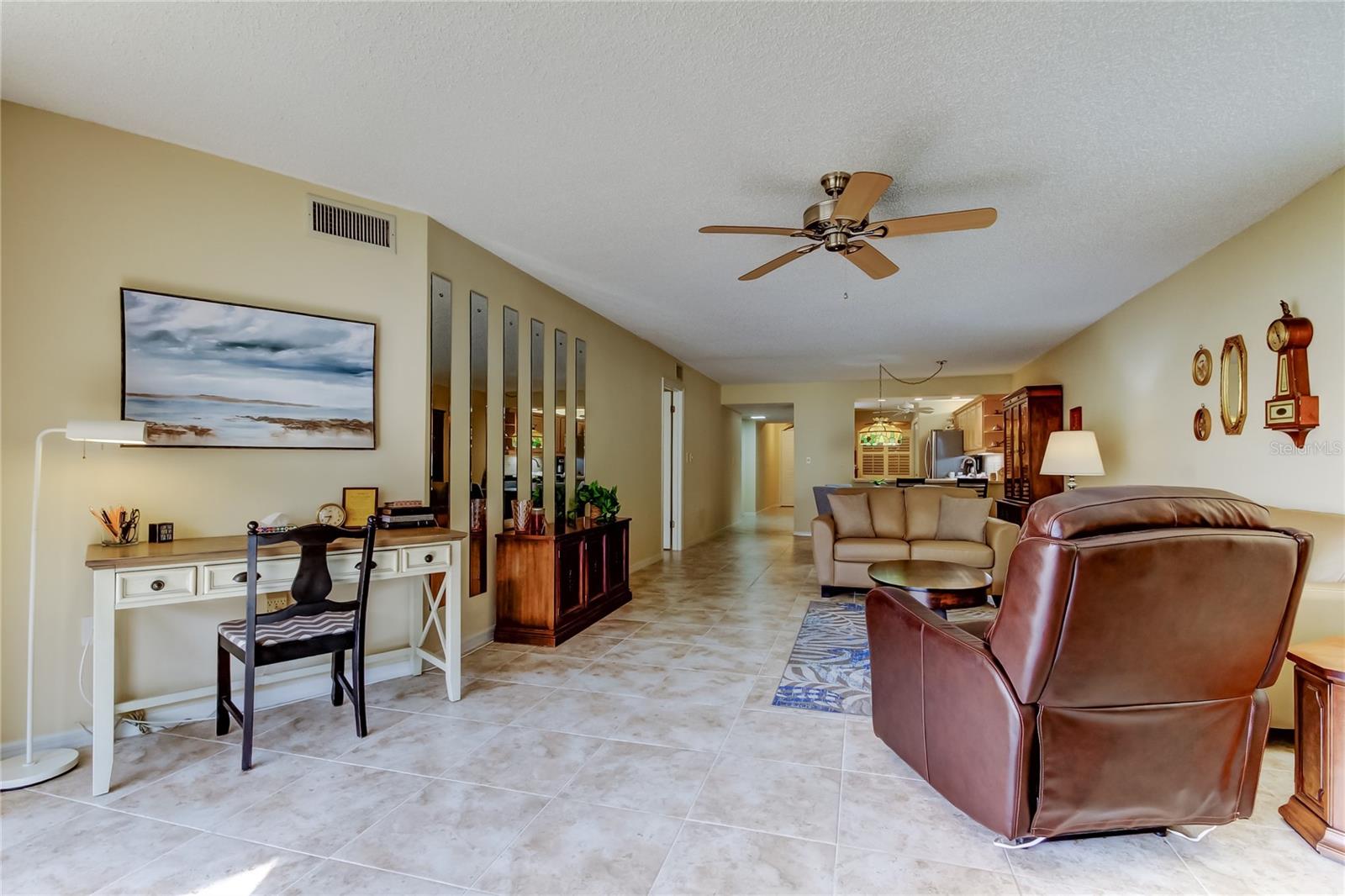 Listing photo id 18 for 6600 Sunset Way  112