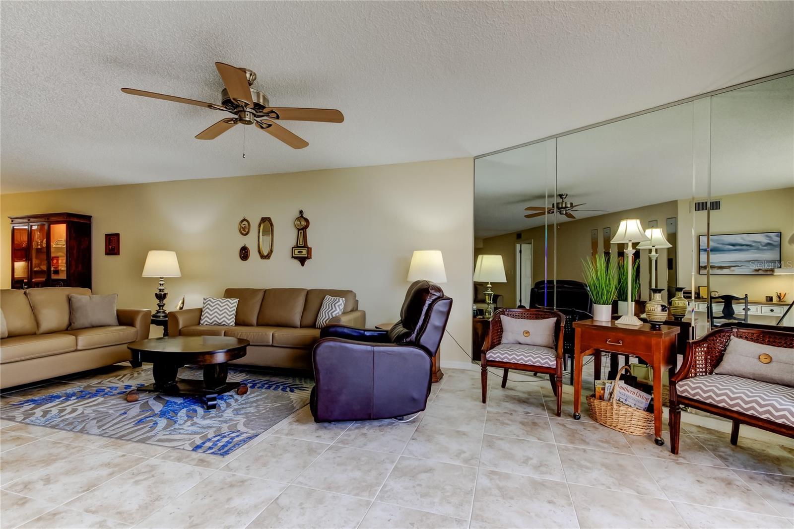 Listing photo id 19 for 6600 Sunset Way  112