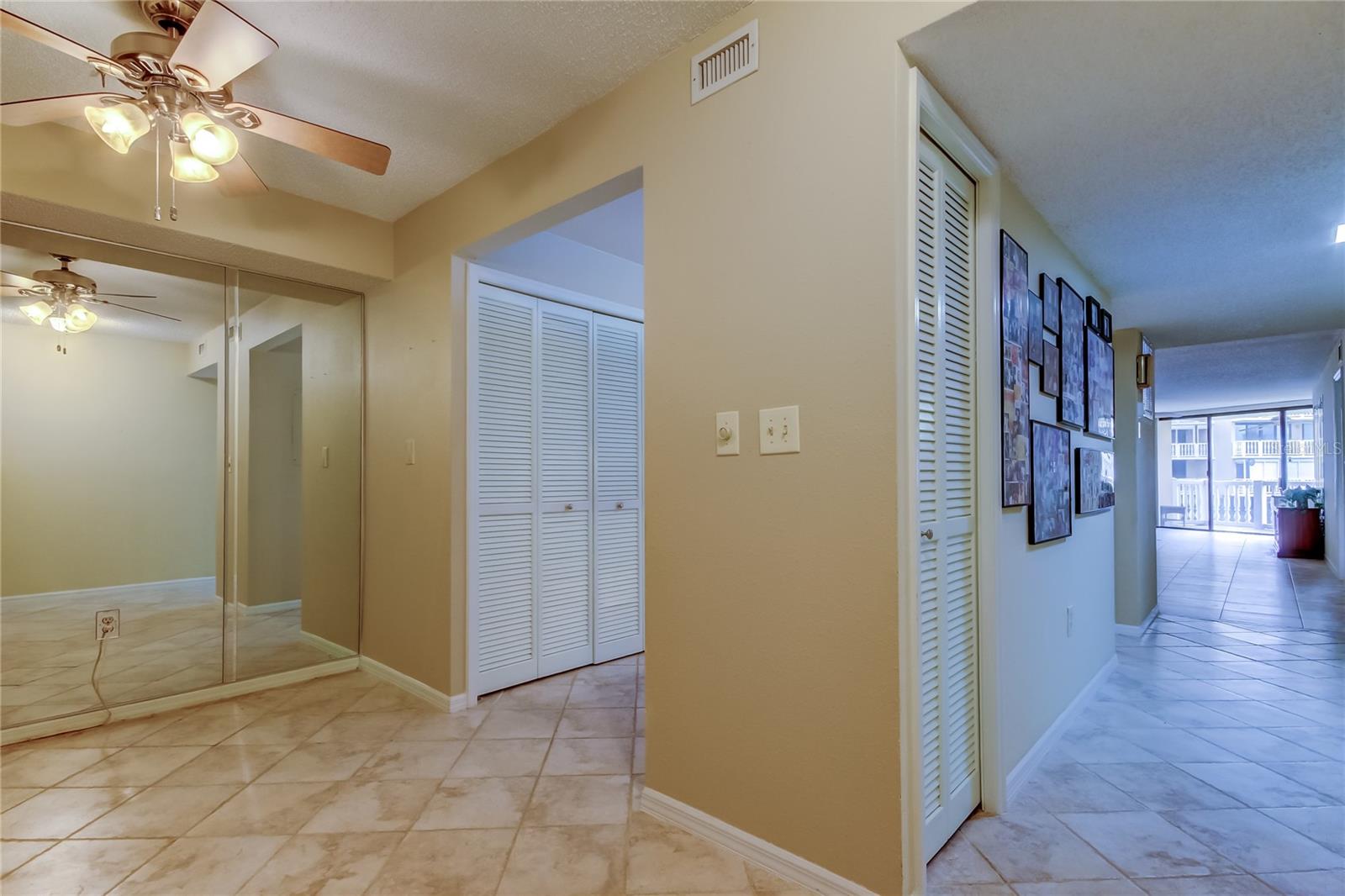 Listing photo id 4 for 6600 Sunset Way  112