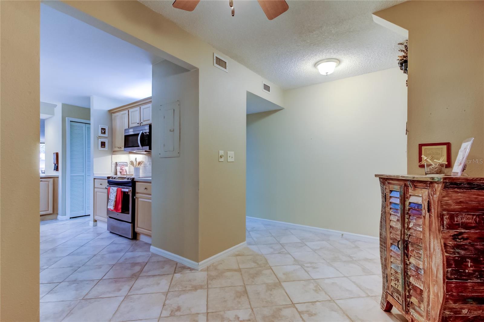 Listing photo id 5 for 6600 Sunset Way  112