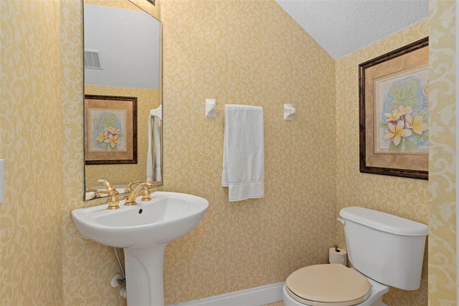 Image 13 of 71 For 1529 Euston Drive