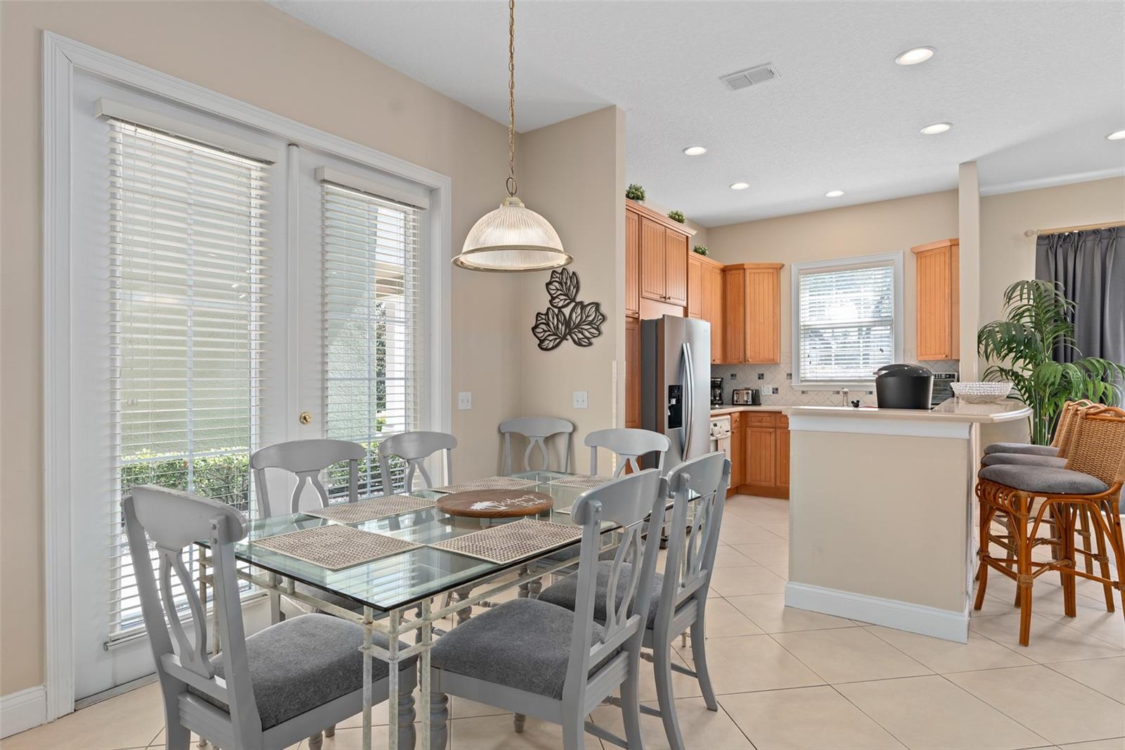 Image 14 of 71 For 1529 Euston Drive