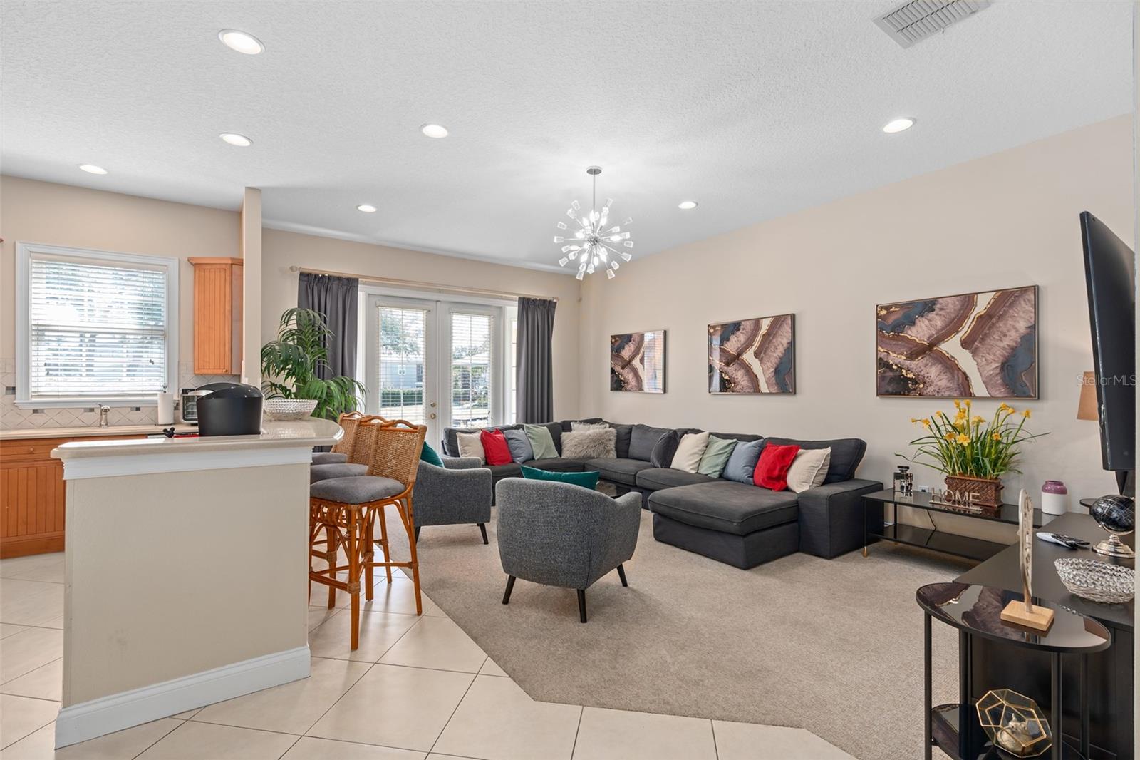 Image 15 of 71 For 1529 Euston Drive