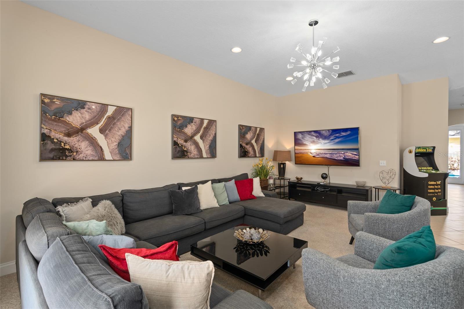 Image 18 of 71 For 1529 Euston Drive