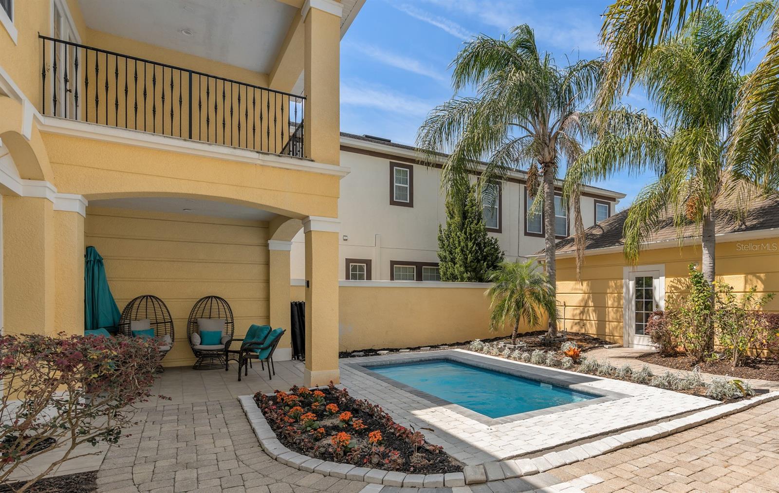 Image 3 of 71 For 1529 Euston Drive