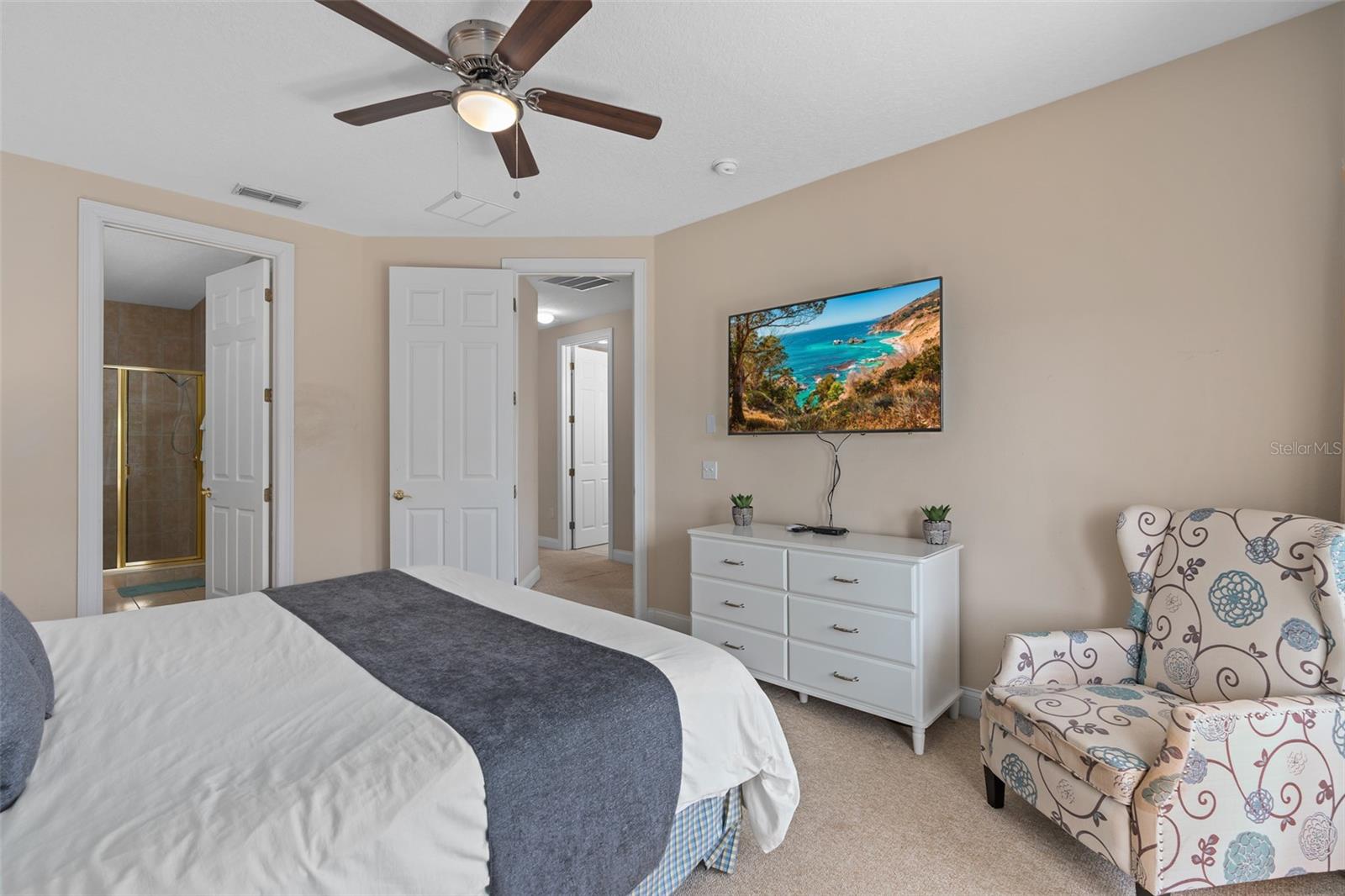Image 35 of 71 For 1529 Euston Drive