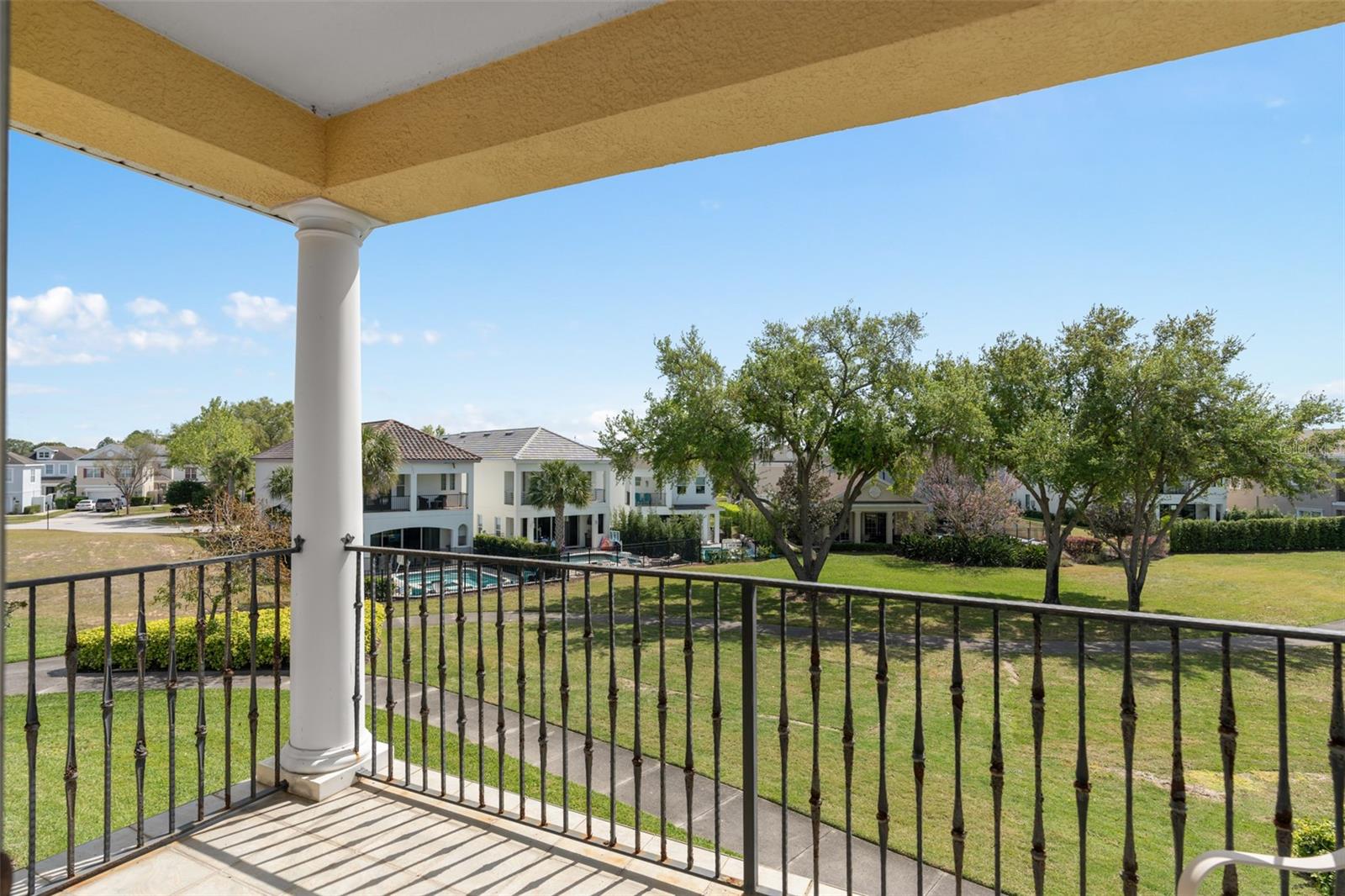 Image 38 of 71 For 1529 Euston Drive