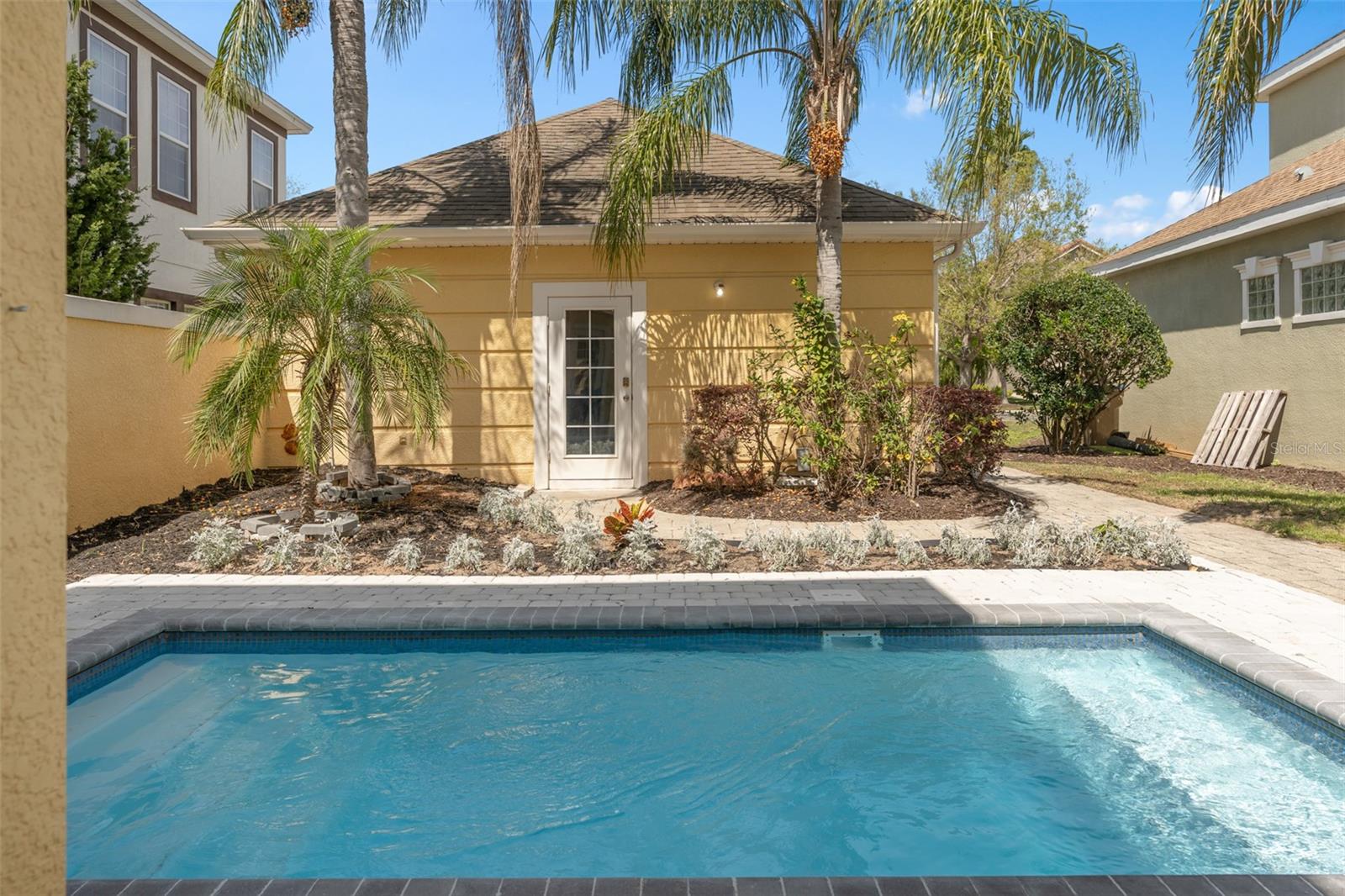 Image 43 of 71 For 1529 Euston Drive
