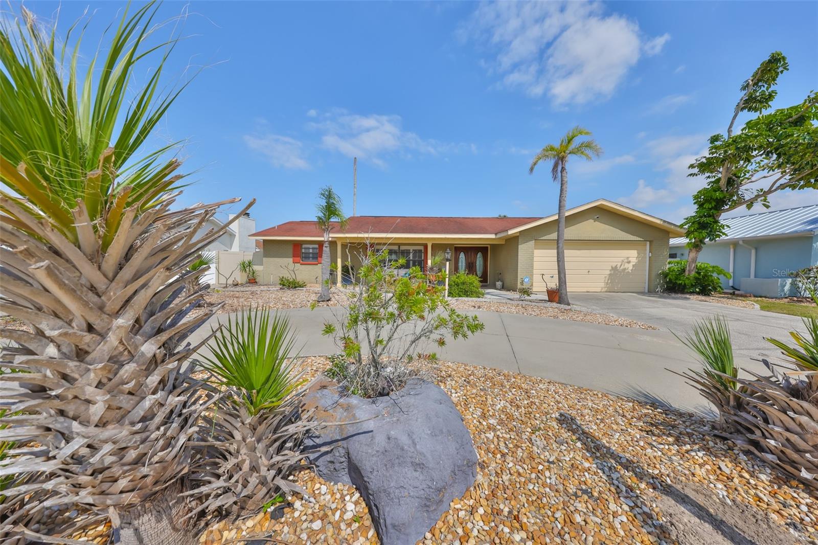 Image 4 of 38 For 727 Flamingo Drive