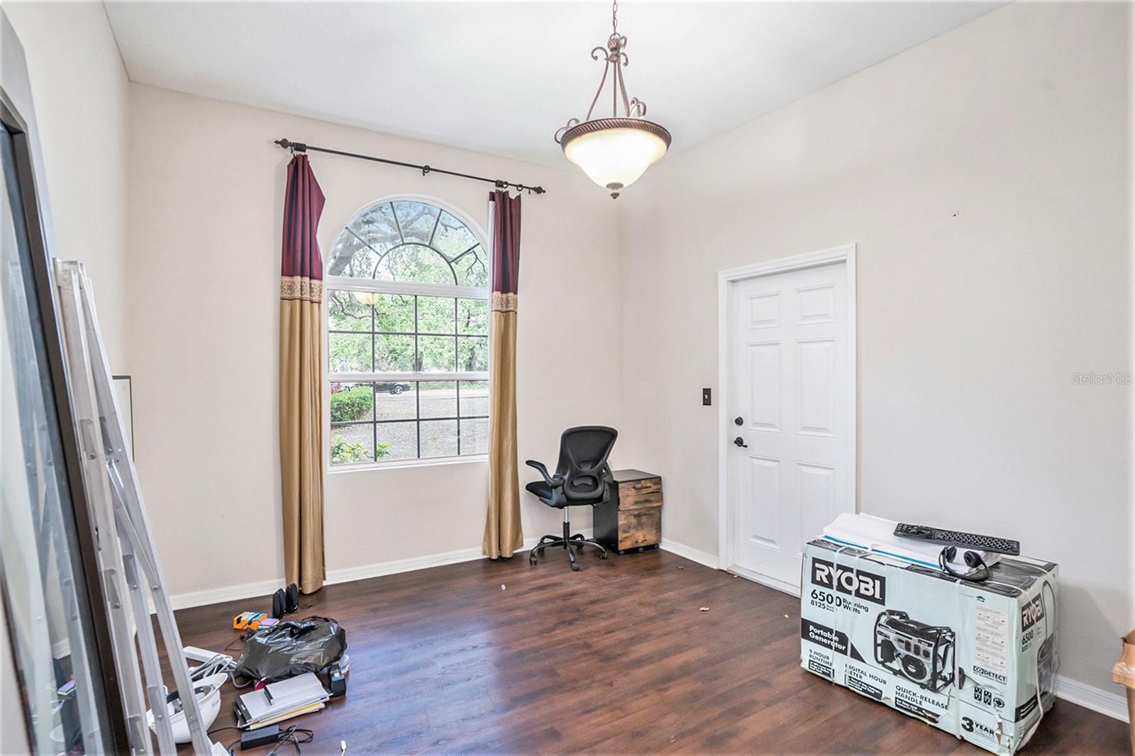 Listing photo id 8 for 329 Pauls Drive 101