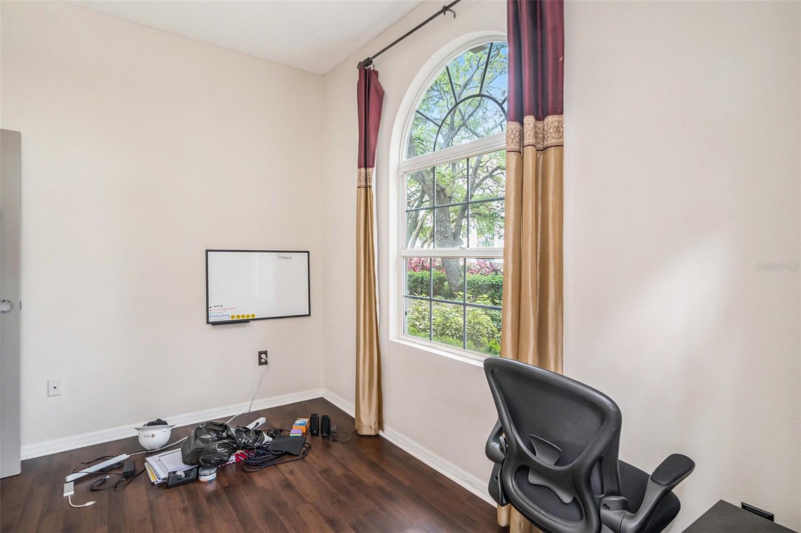 Listing photo id 9 for 329 Pauls Drive 101