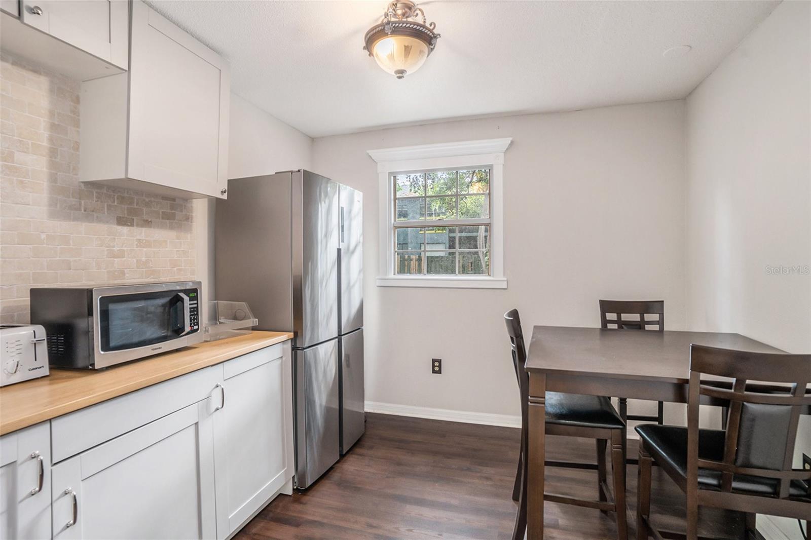 Listing photo id 14 for 329 Pauls Drive 101
