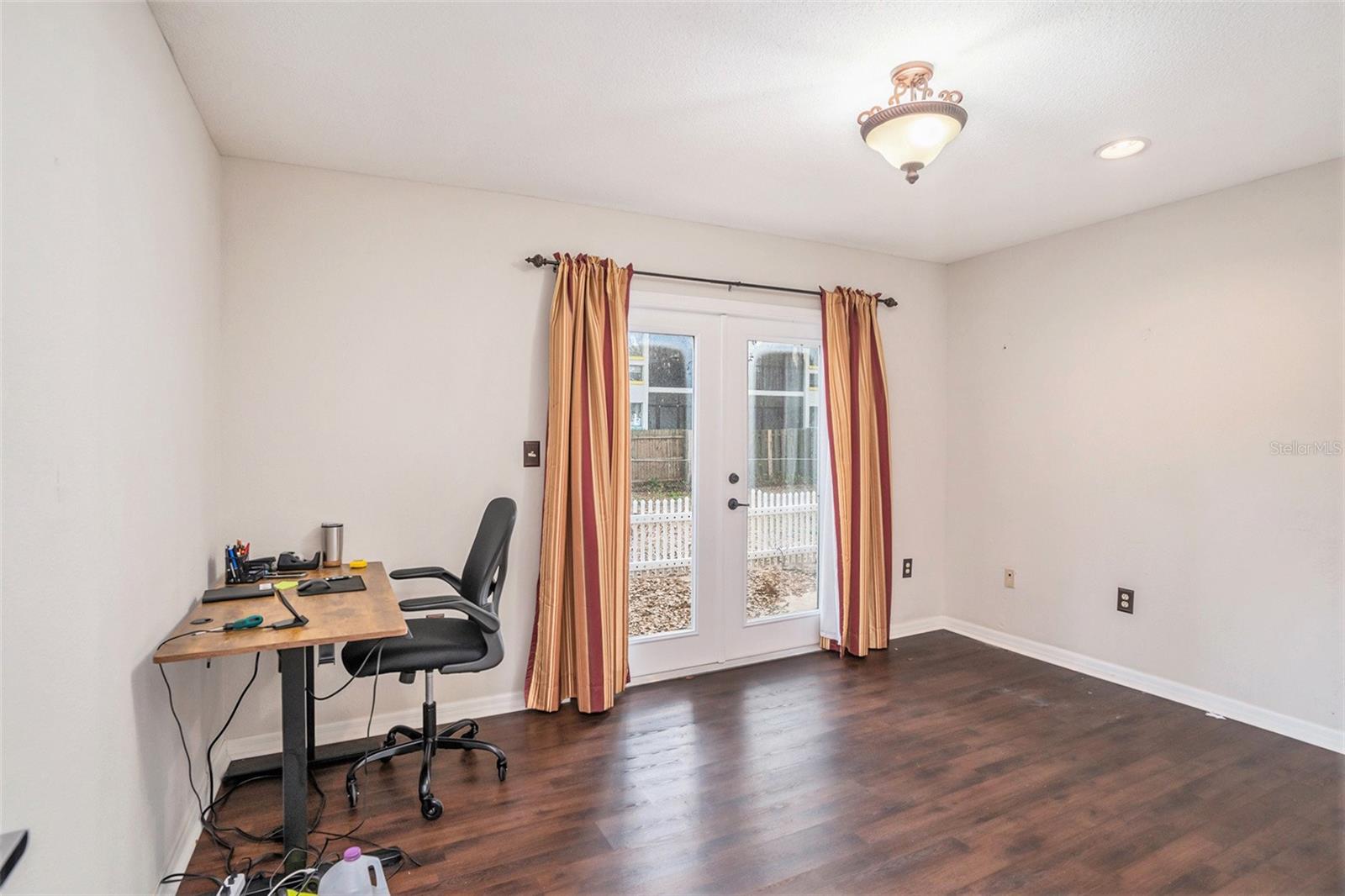 Listing photo id 15 for 329 Pauls Drive 101