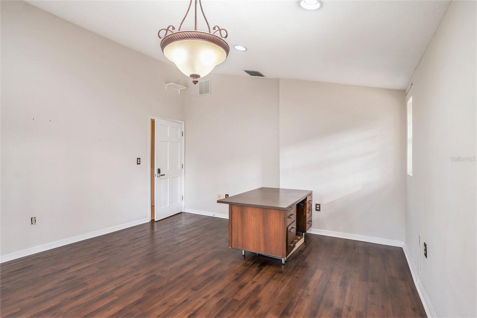Listing photo id 18 for 329 Pauls Drive 101