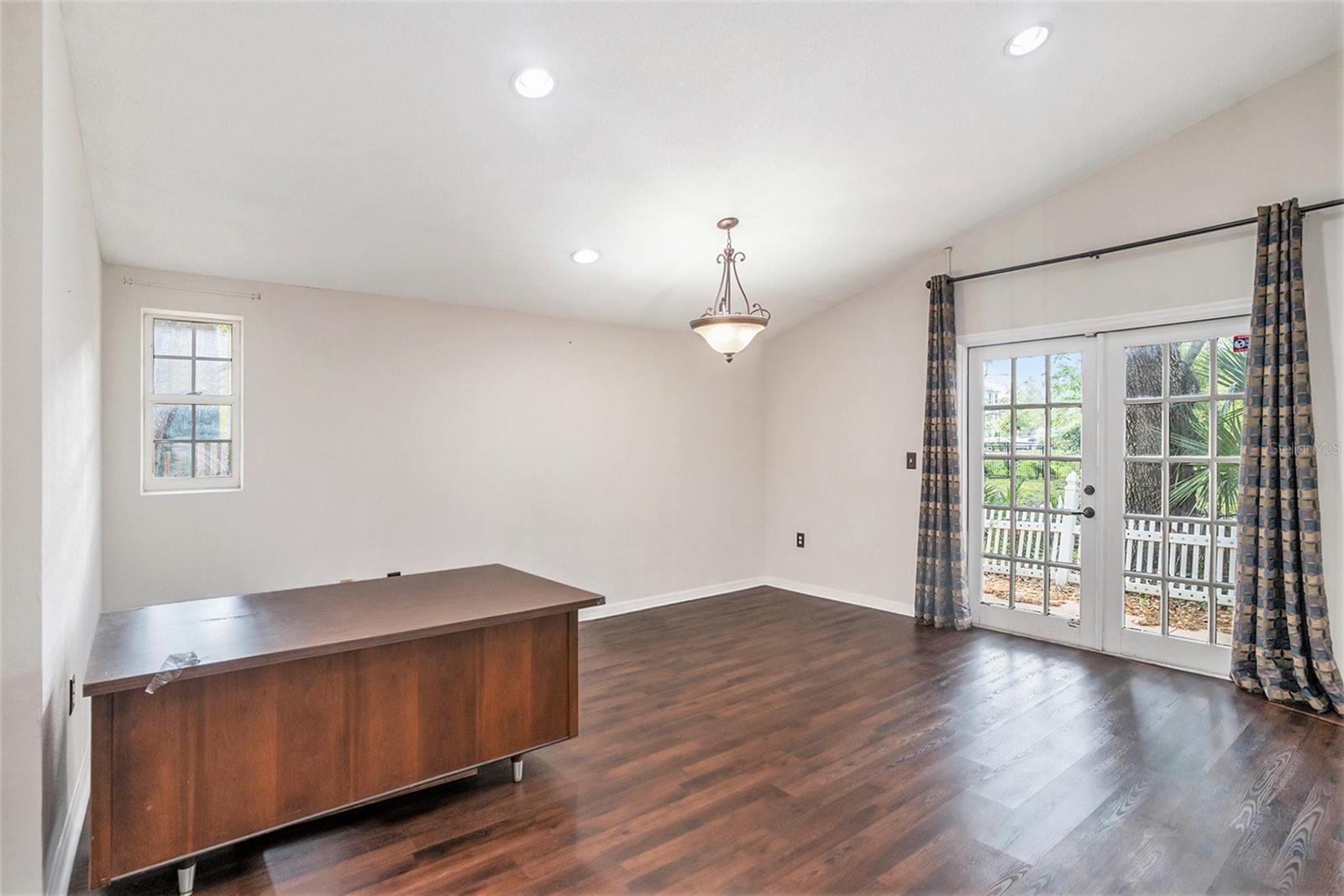 Listing photo id 19 for 329 Pauls Drive 101