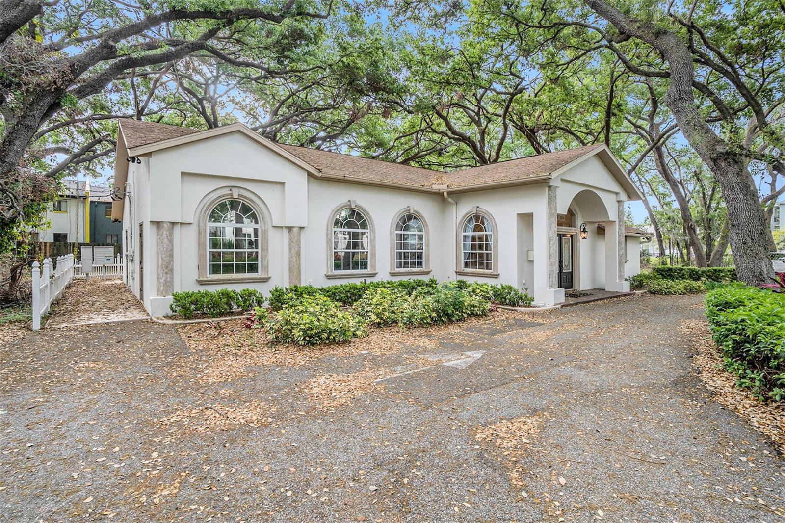Listing photo id 1 for 329 Pauls Drive 101