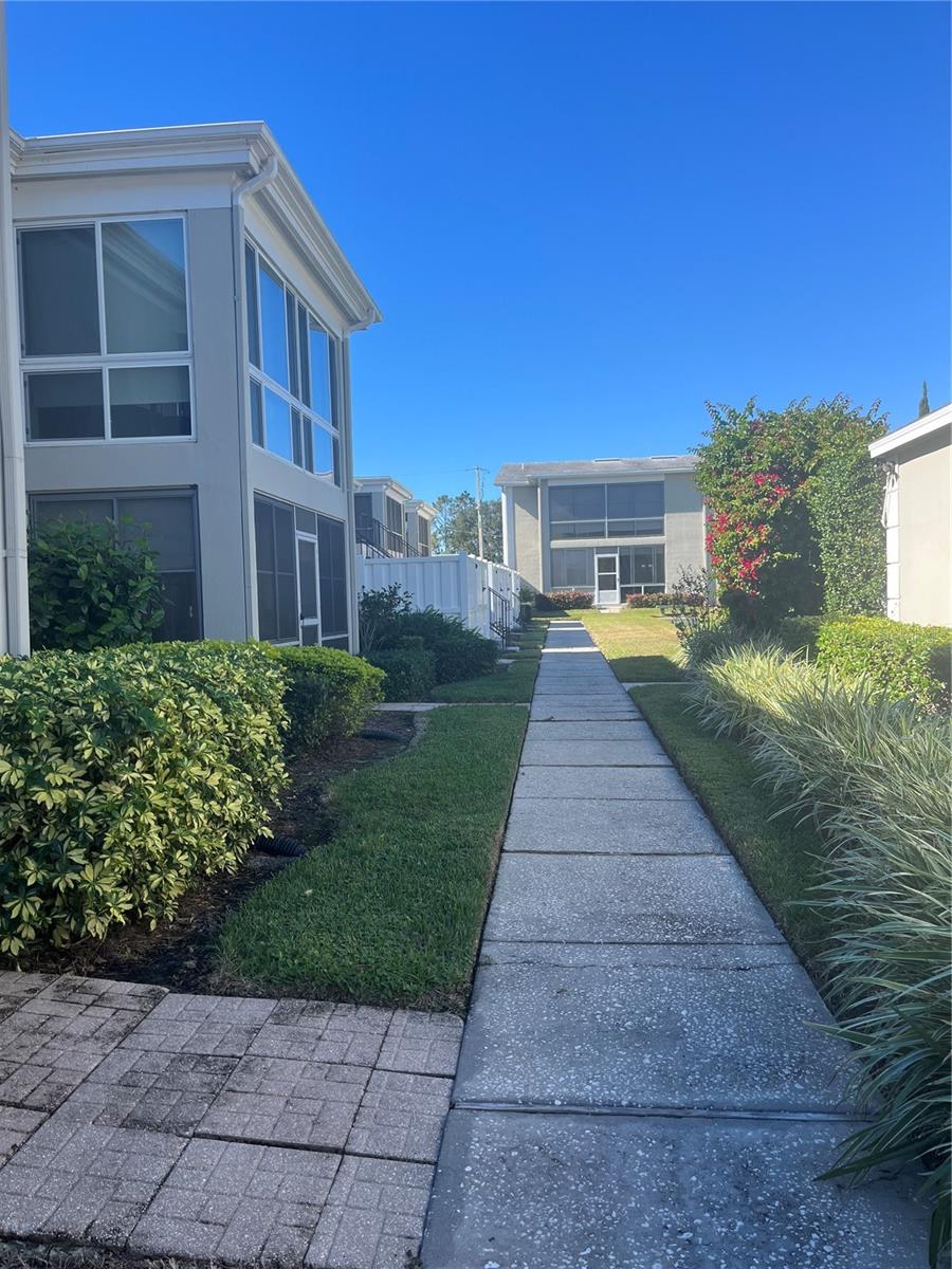 Image 2 of 10 For 689 Lake Howard Drive Nw 1e