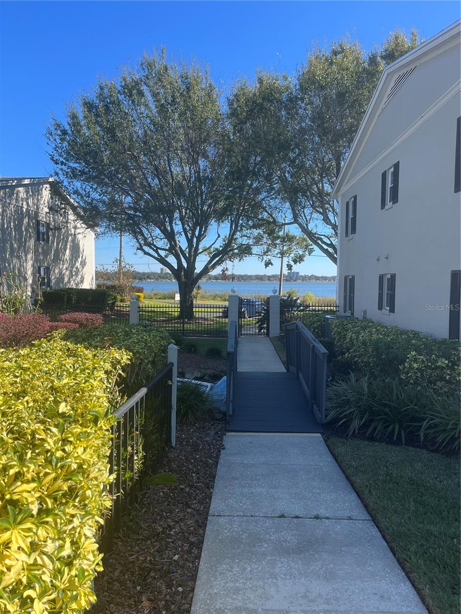 Image 3 of 10 For 689 Lake Howard Drive Nw 1e