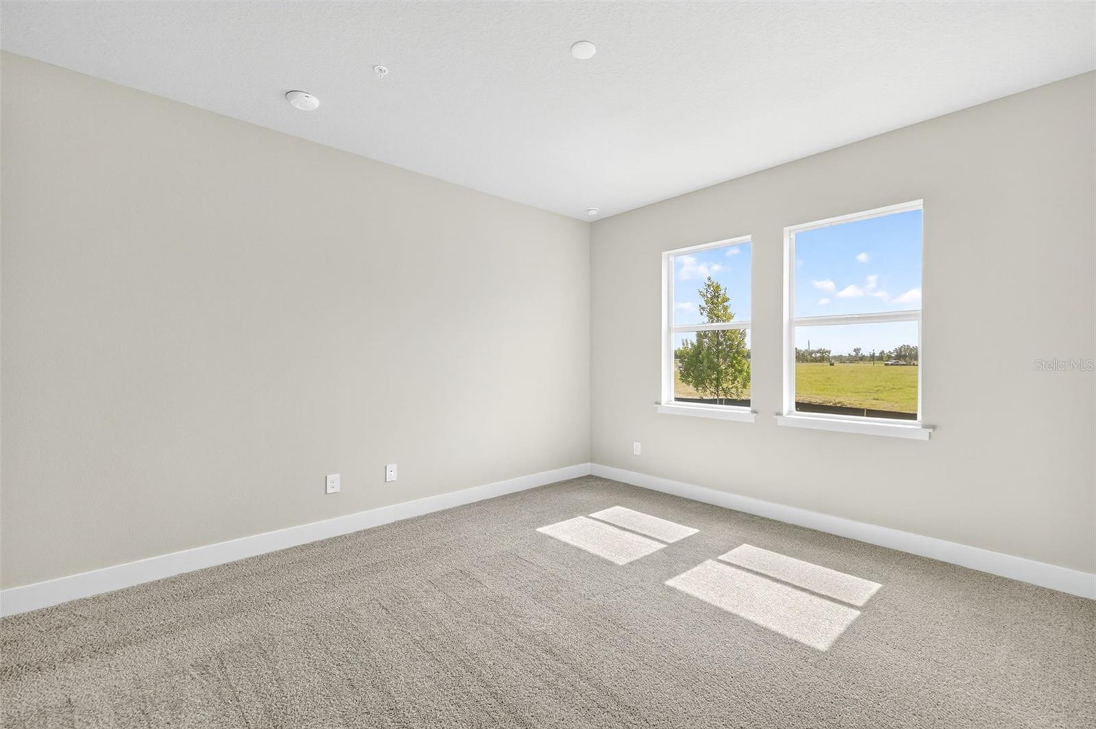 Image 15 of 27 For 17420 Moonflower Drive 101