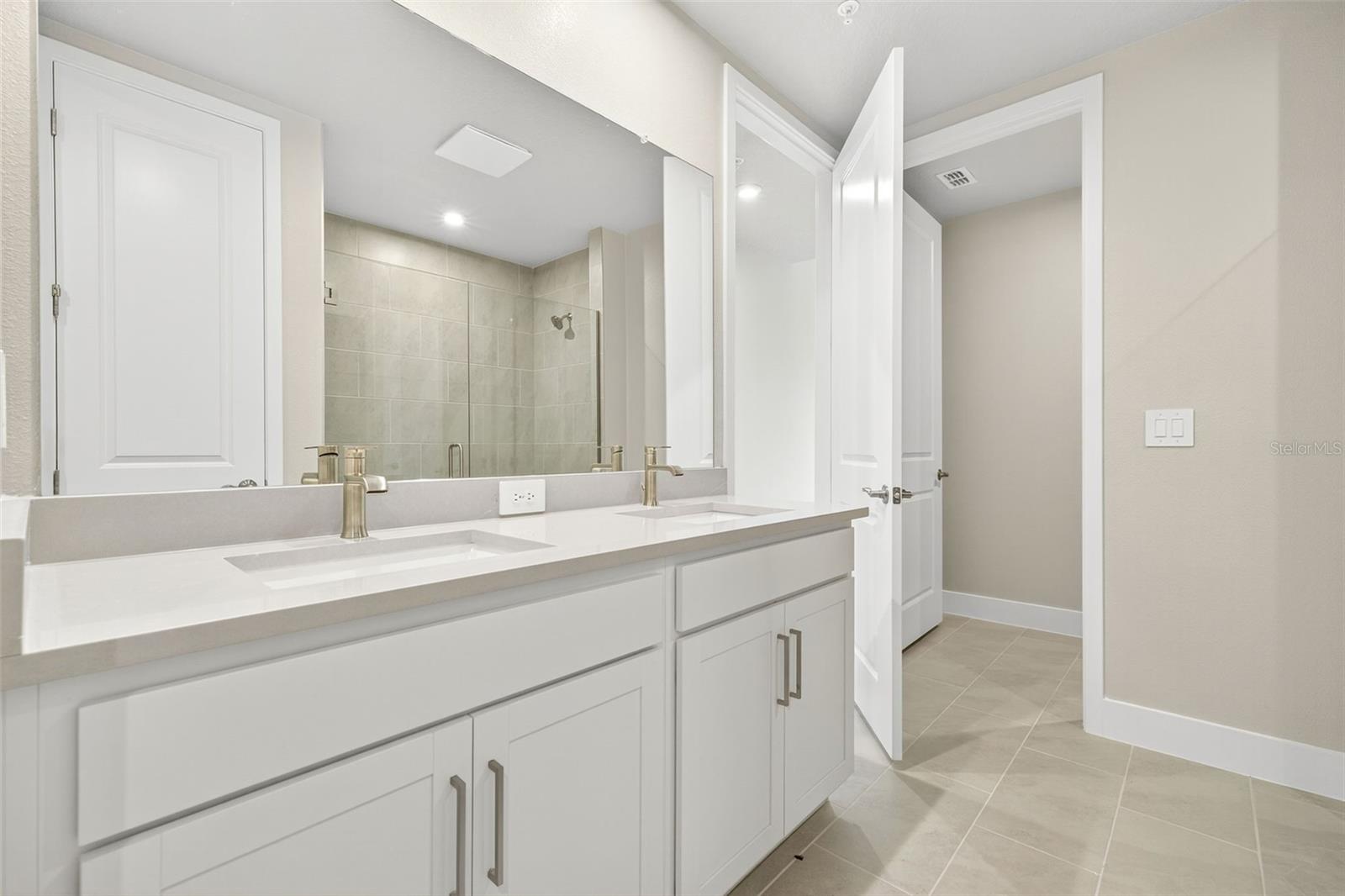 Image 17 of 27 For 17420 Moonflower Drive 101