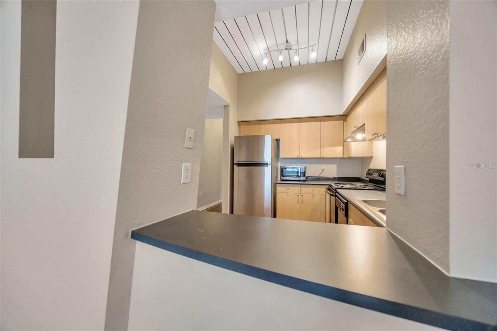 Image 23 of 40 For 2320 Azeele Street 317