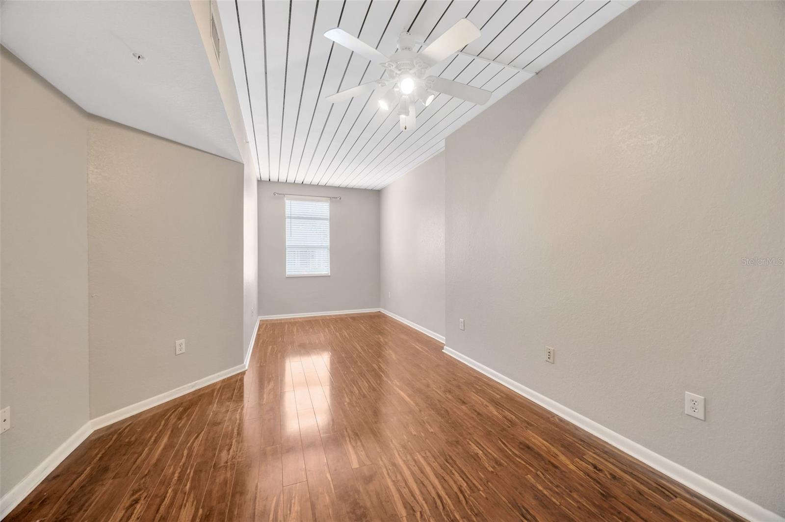 Image 30 of 40 For 2320 Azeele Street 317