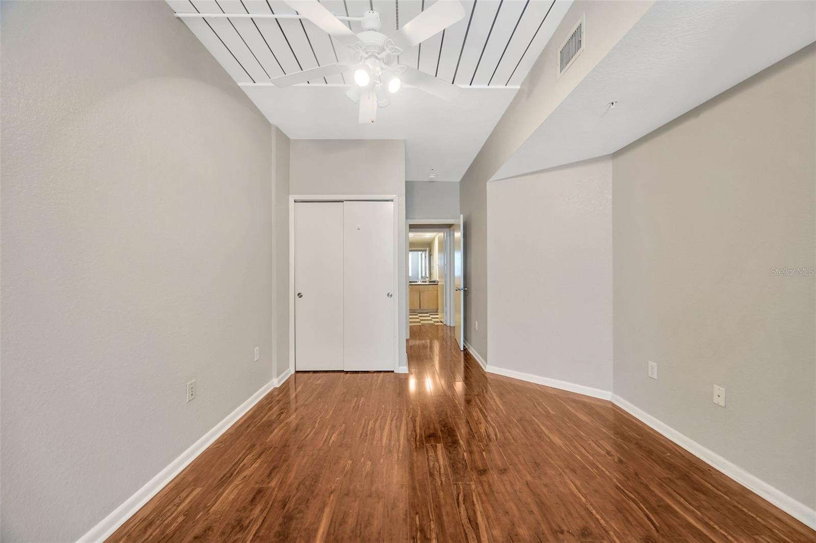 Image 32 of 40 For 2320 Azeele Street 317