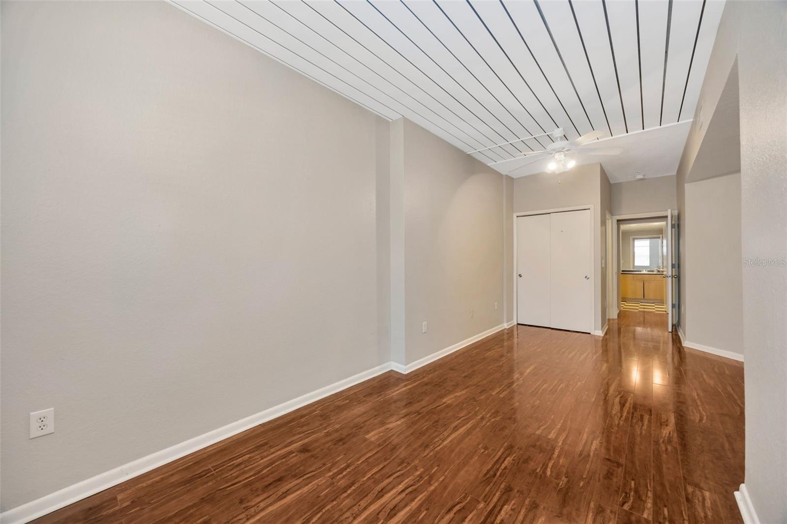 Image 33 of 40 For 2320 Azeele Street 317