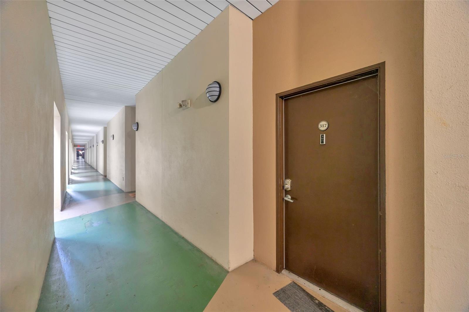 Image 36 of 40 For 2320 Azeele Street 317