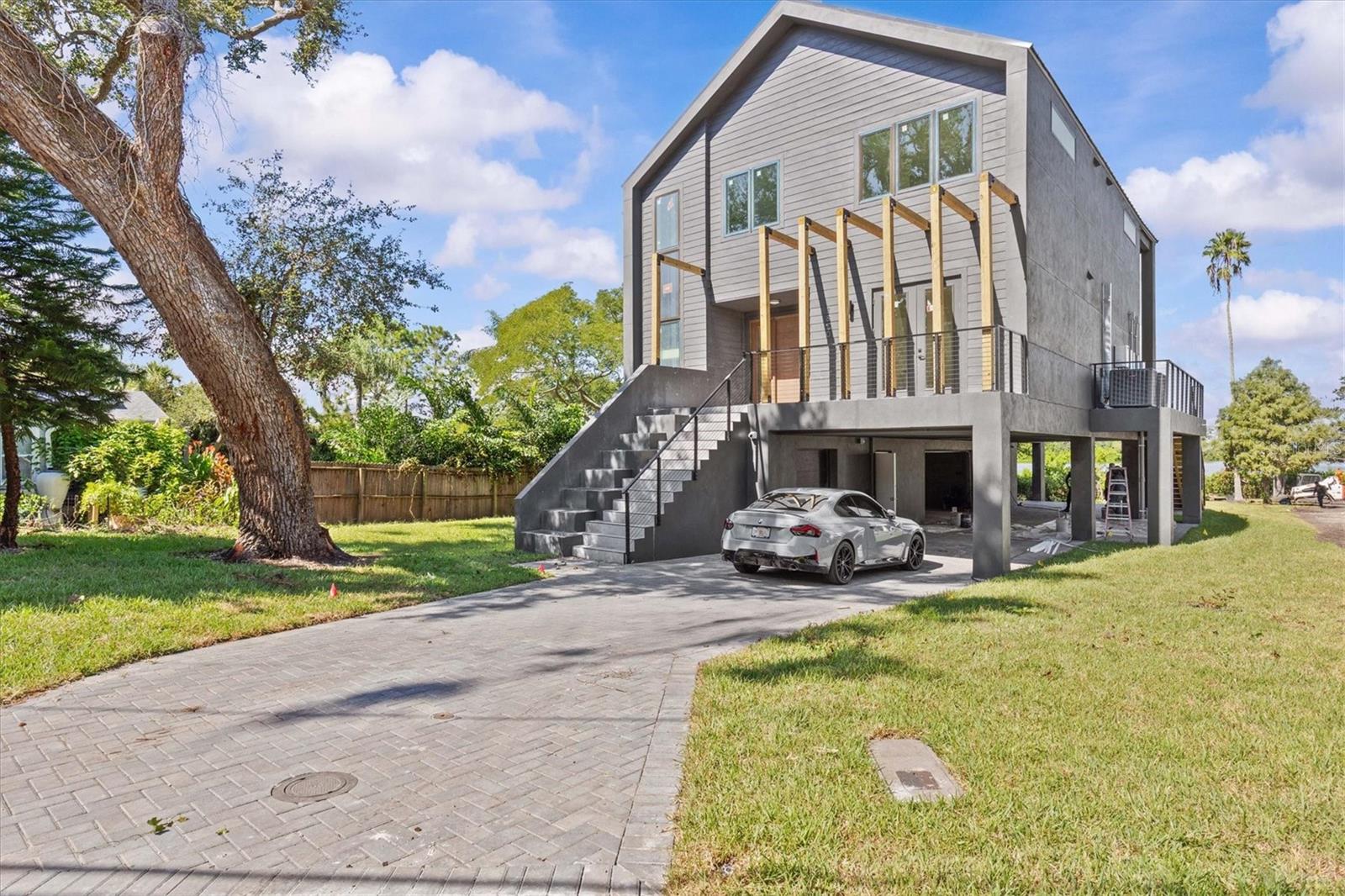 Listing photo id 8 for 1874 Stevenson Avenue