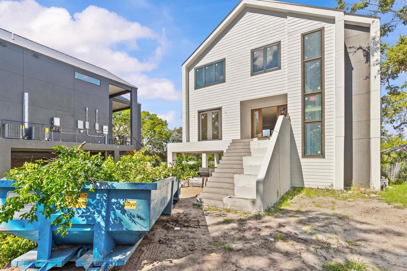 Listing photo id 9 for 1874 Stevenson Avenue