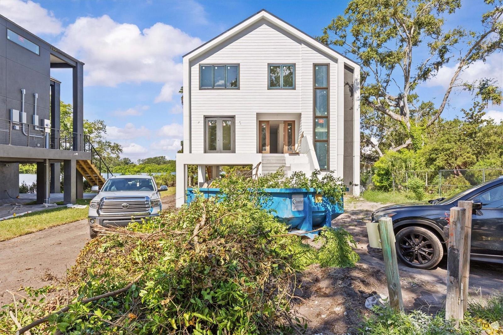 Listing photo id 10 for 1874 Stevenson Avenue