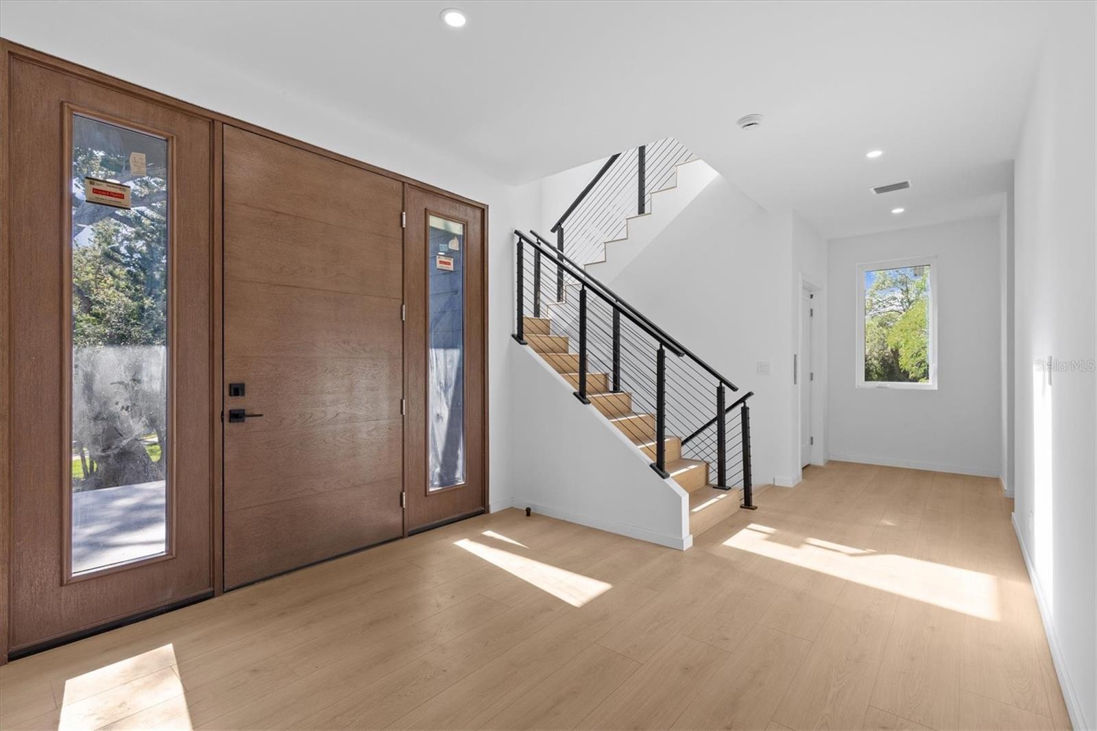 Listing photo id 13 for 1874 Stevenson Avenue