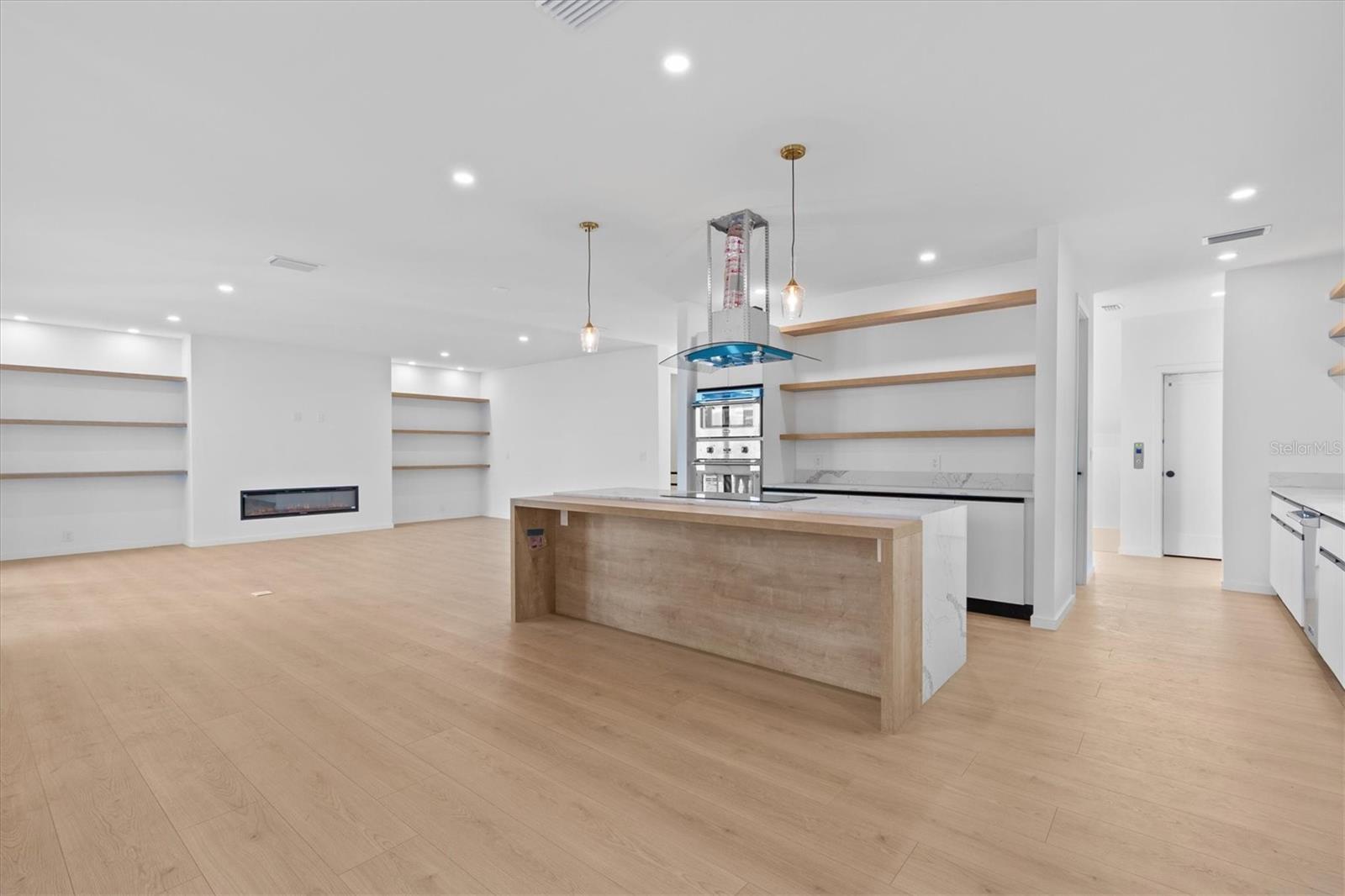 Listing photo id 17 for 1874 Stevenson Avenue