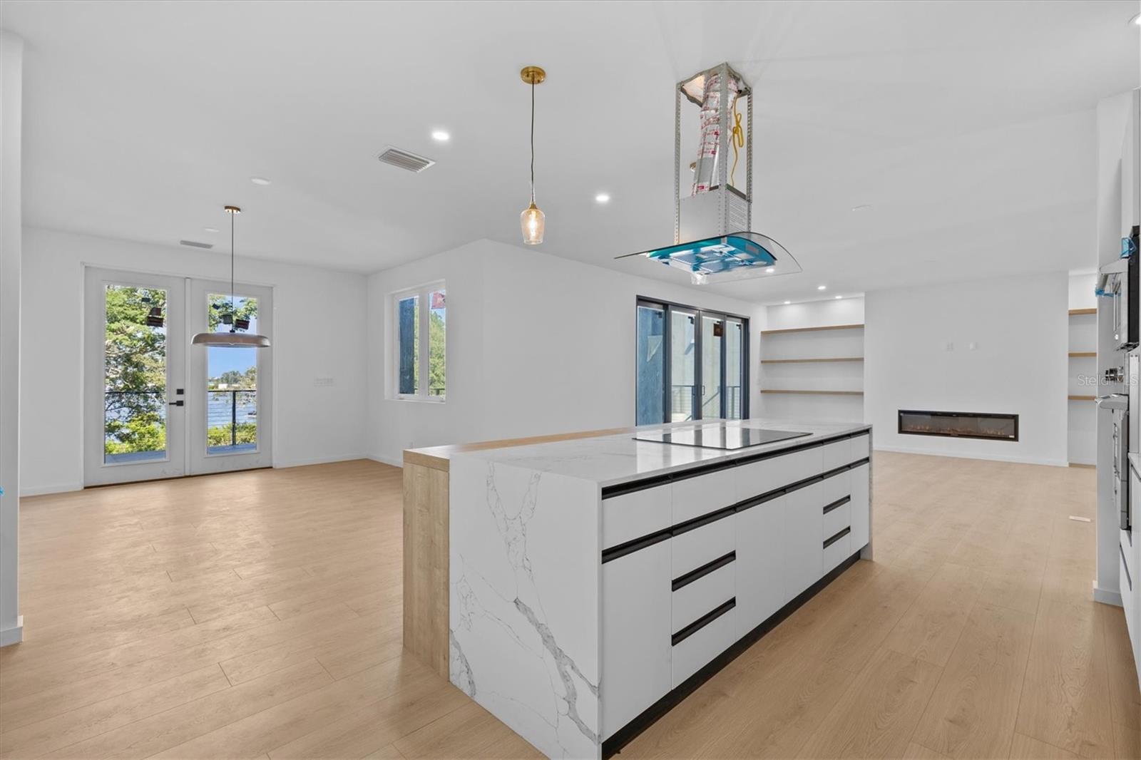 Listing photo id 18 for 1874 Stevenson Avenue