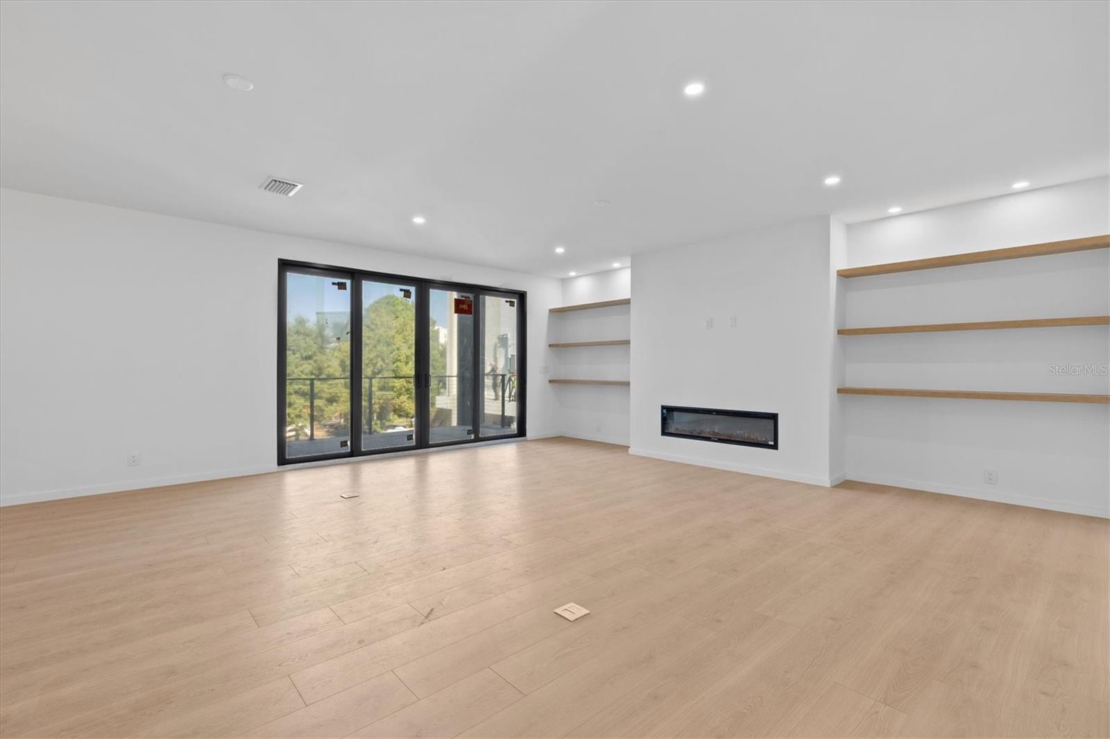 Listing photo id 19 for 1874 Stevenson Avenue