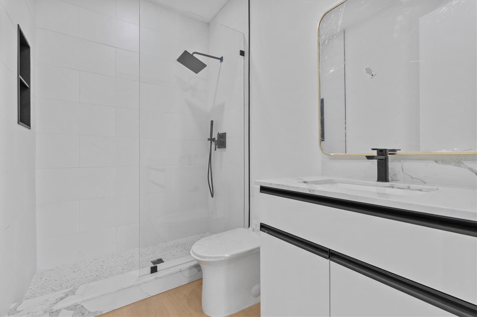 Listing photo id 23 for 1874 Stevenson Avenue