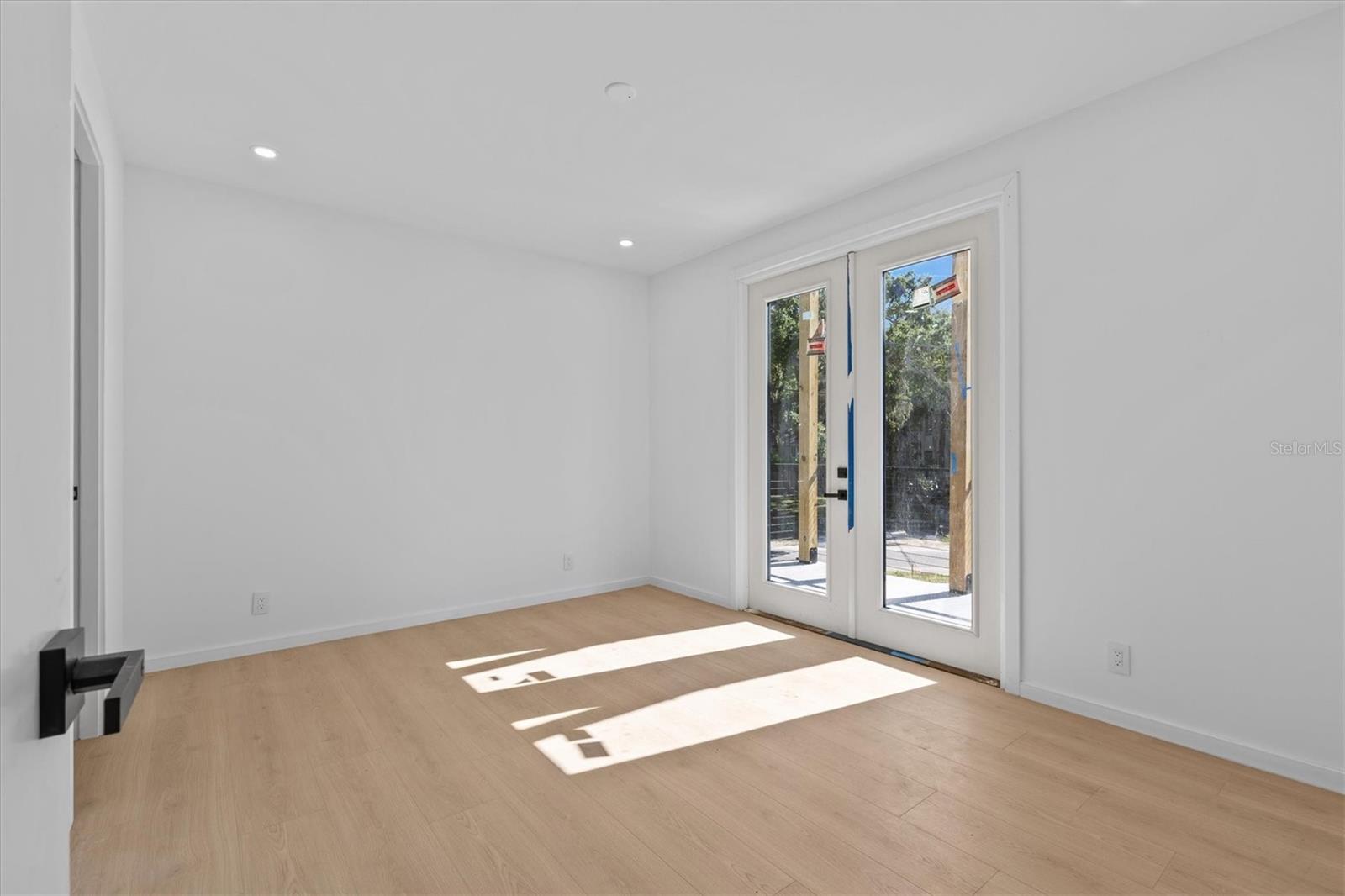 Listing photo id 24 for 1874 Stevenson Avenue