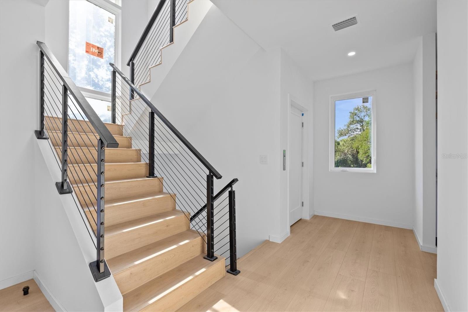 Listing photo id 25 for 1874 Stevenson Avenue